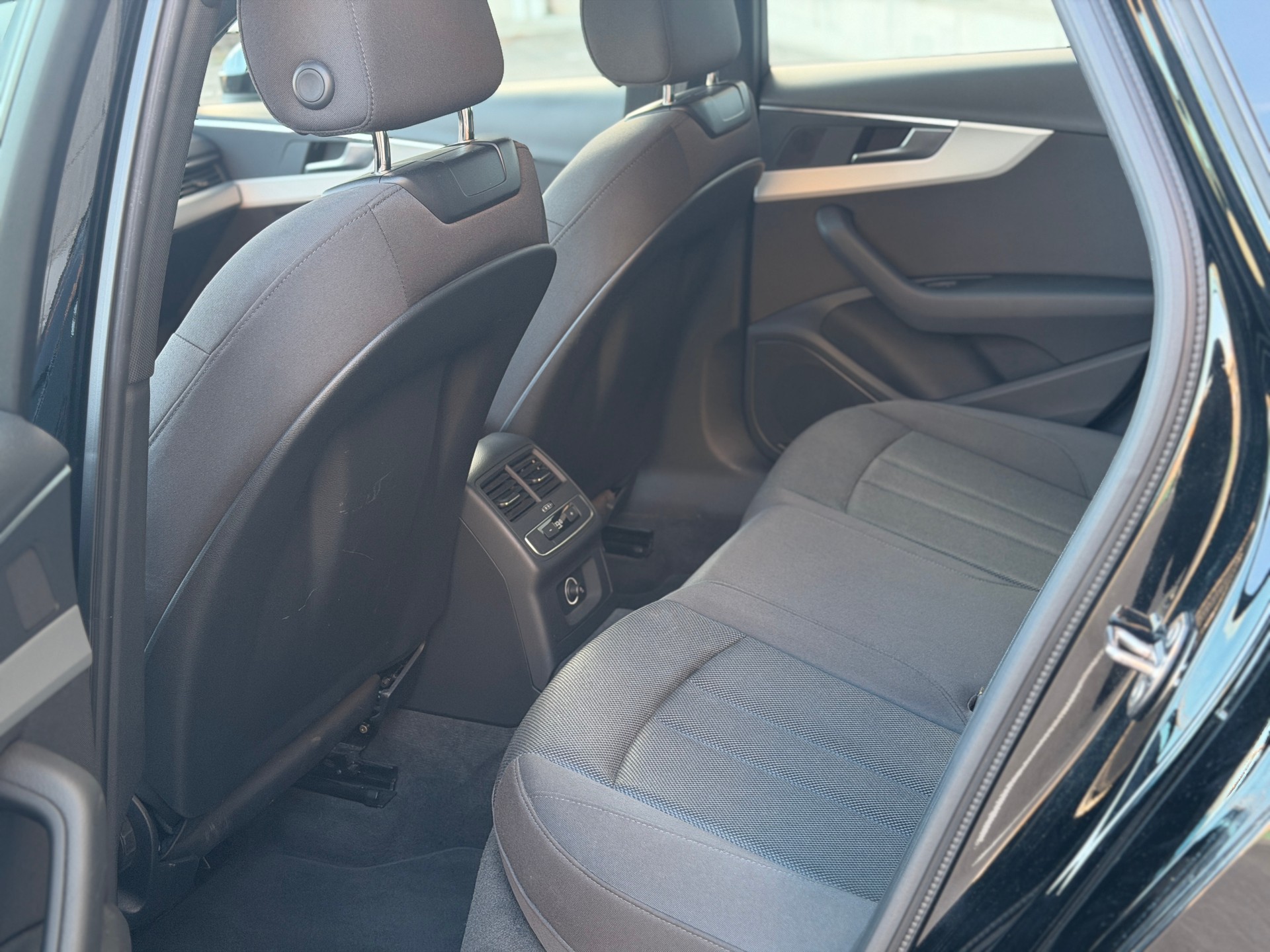 AUDI A4 Avant 35 TDI S-tronic-image-19