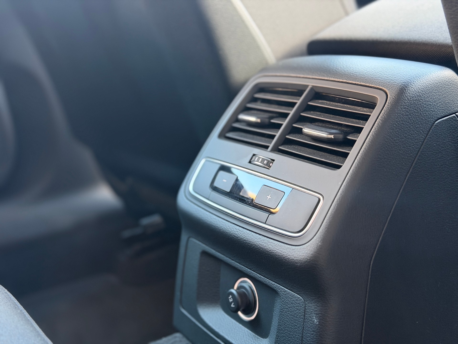 AUDI A4 Avant 35 TDI S-tronic-image-24