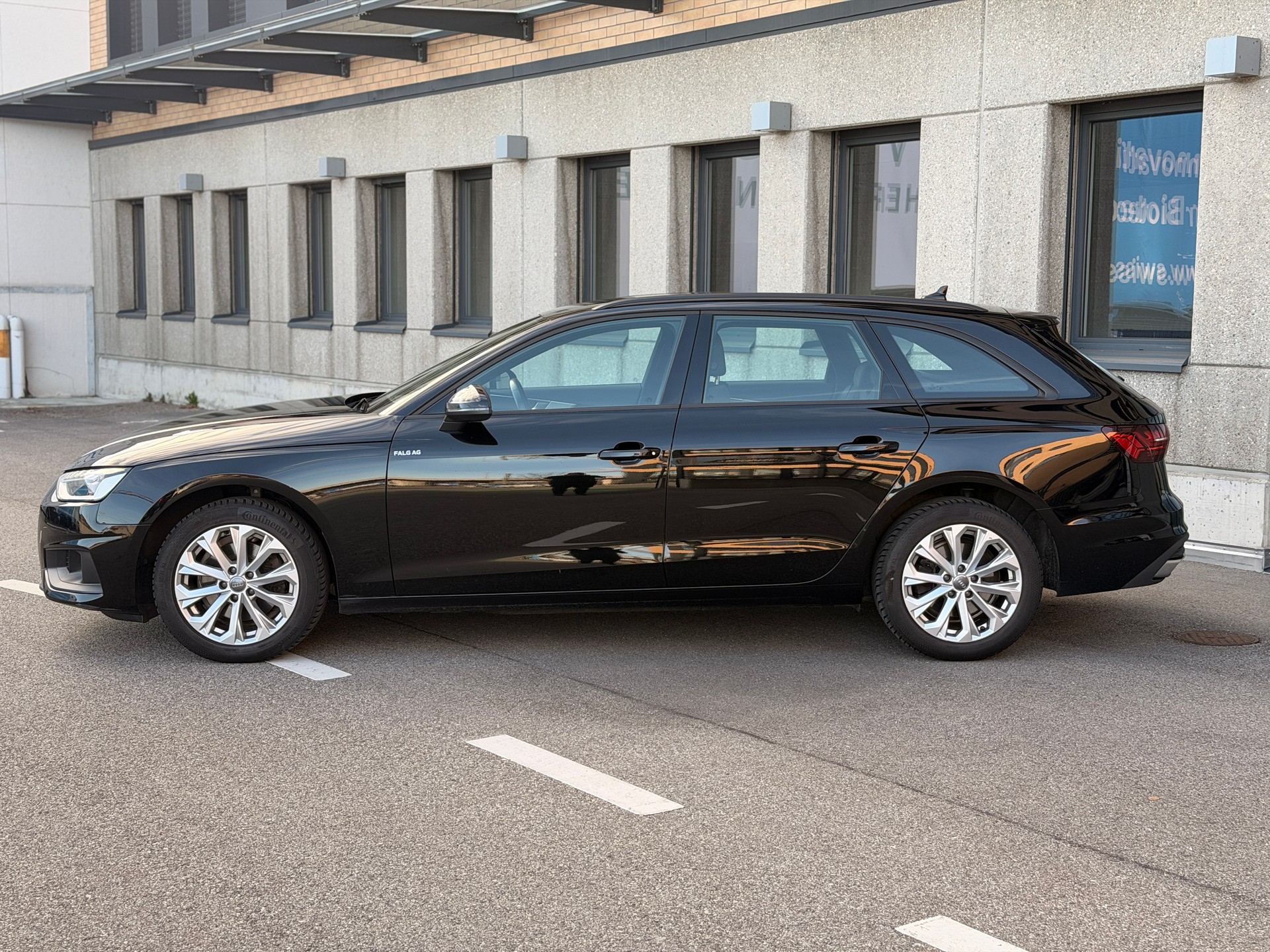 AUDI A4 Avant 35 TDI S-tronic-image-1