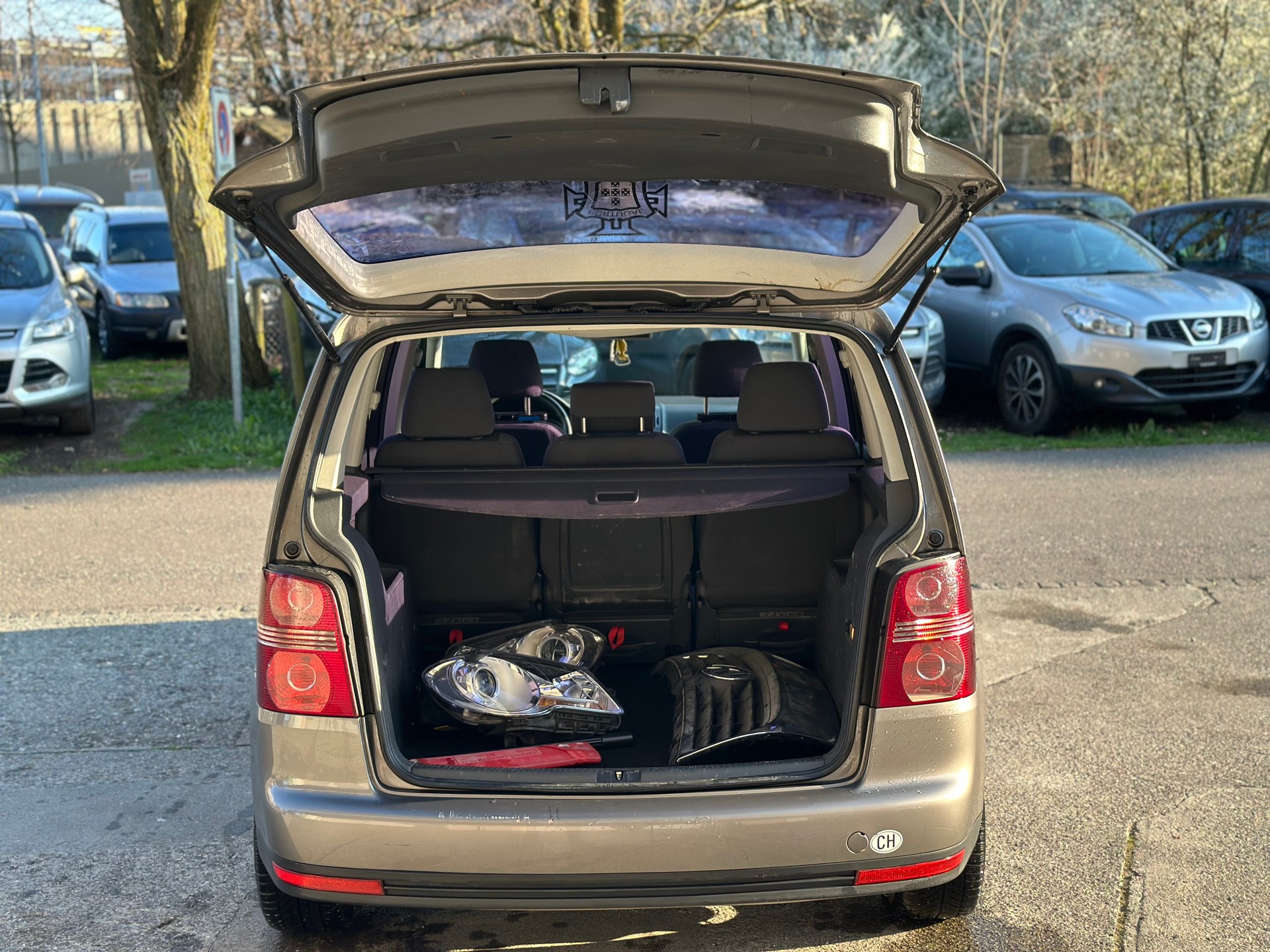 VW Touran 2.0 TDI Trendline-image-5