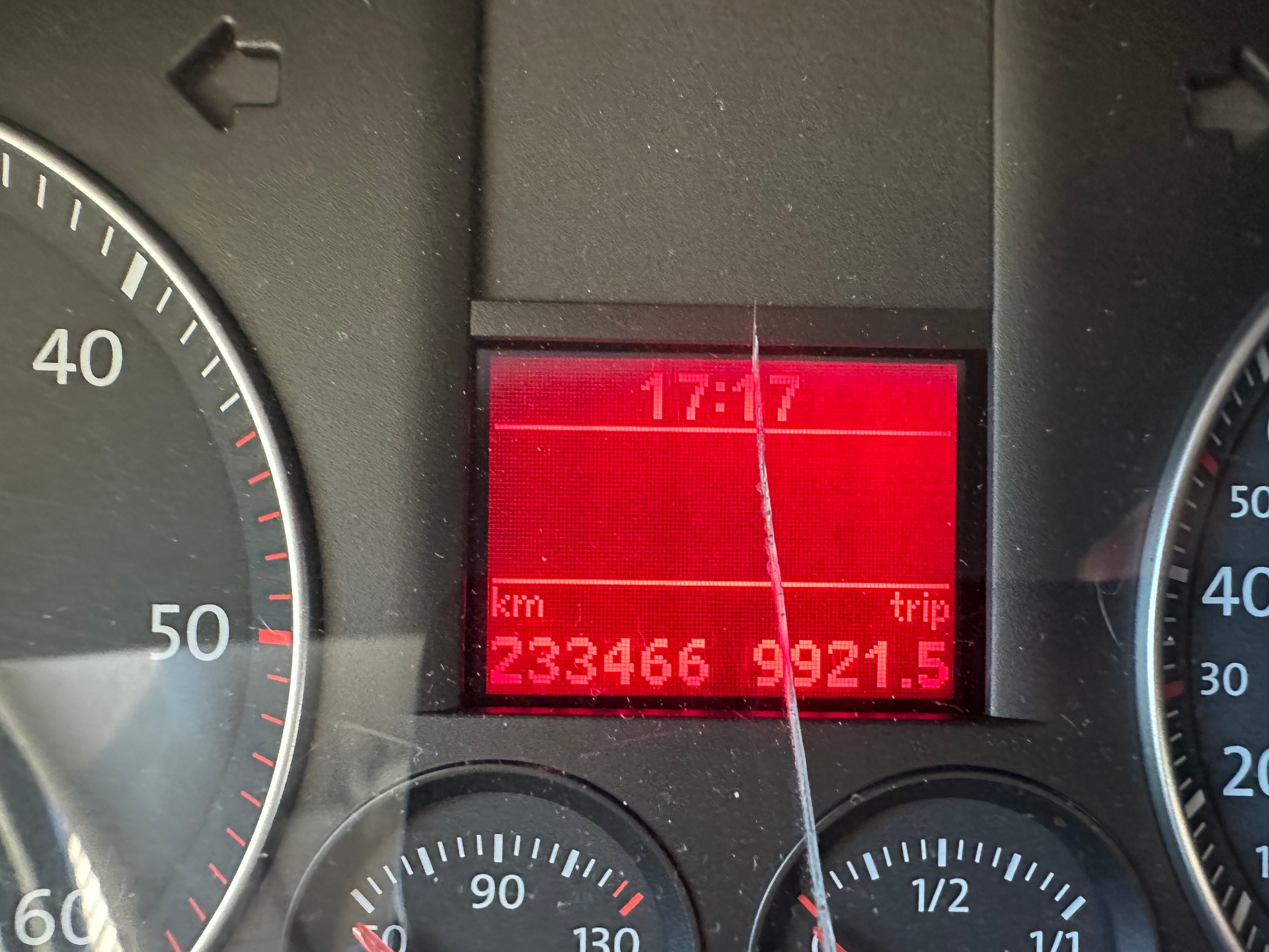 VW Touran 2.0 TDI Trendline-image-11