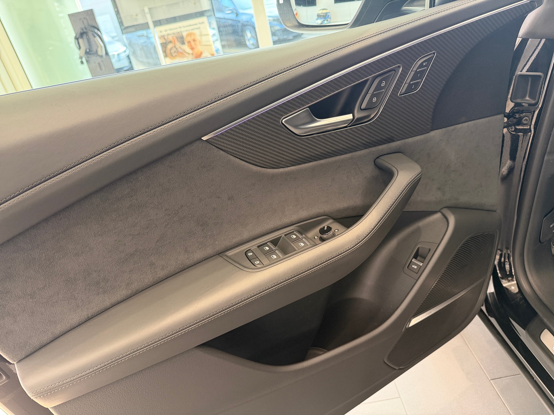 AUDI RSQ8 quattro tiptronic-image-13