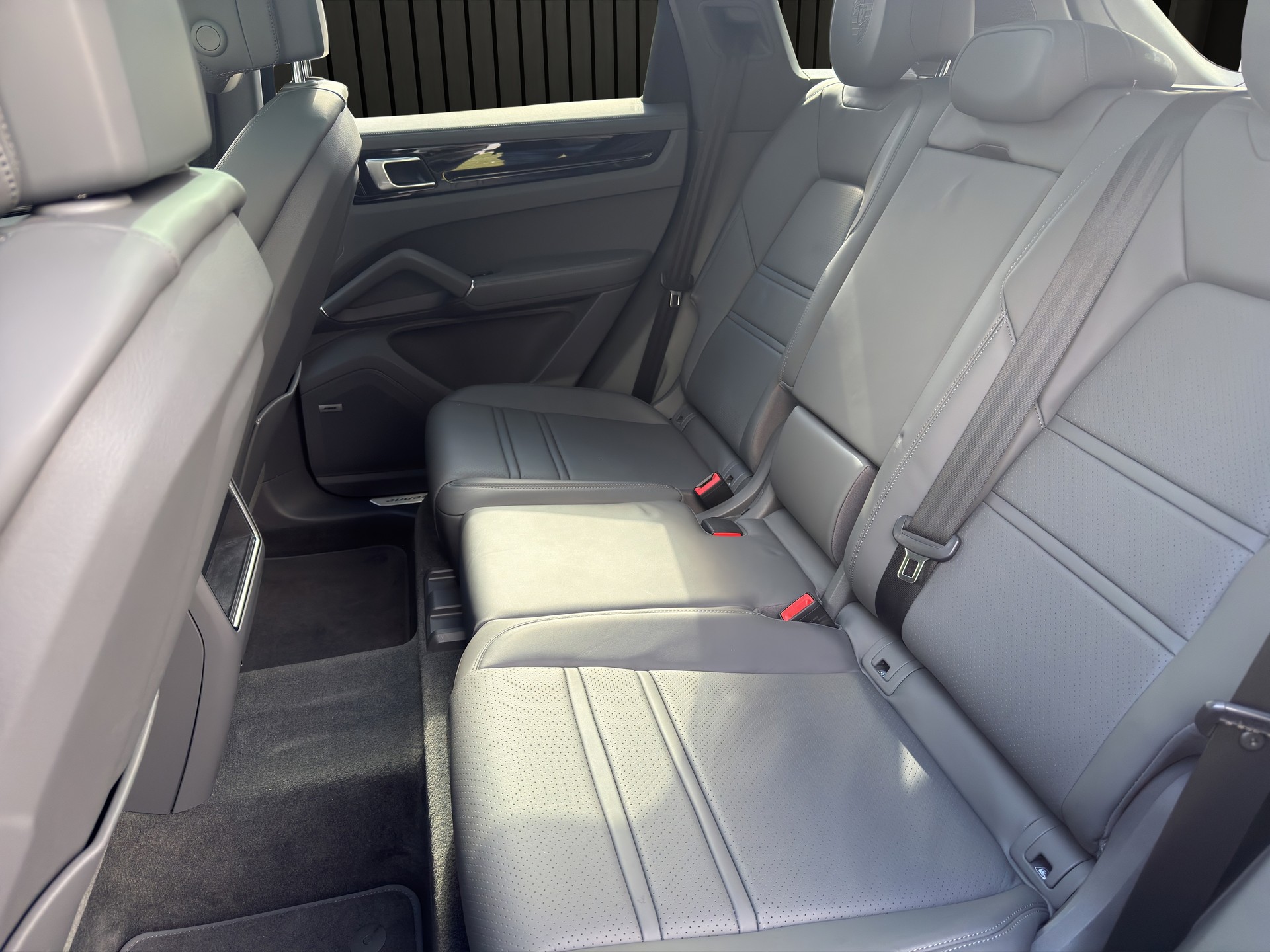 PORSCHE Cayenne S-image-13