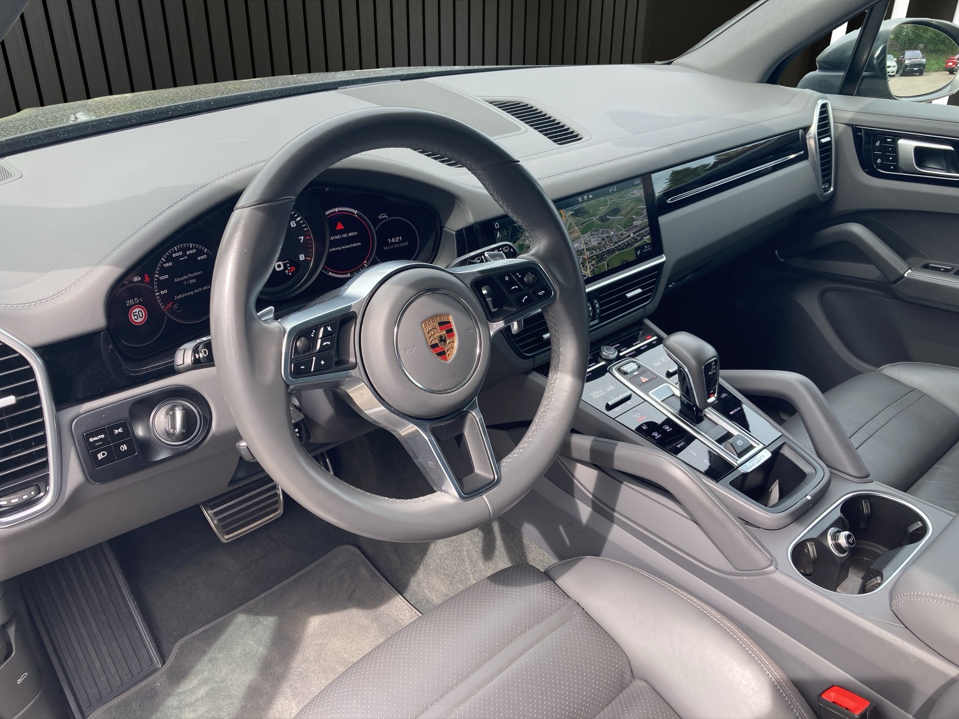 PORSCHE Cayenne S-image-11