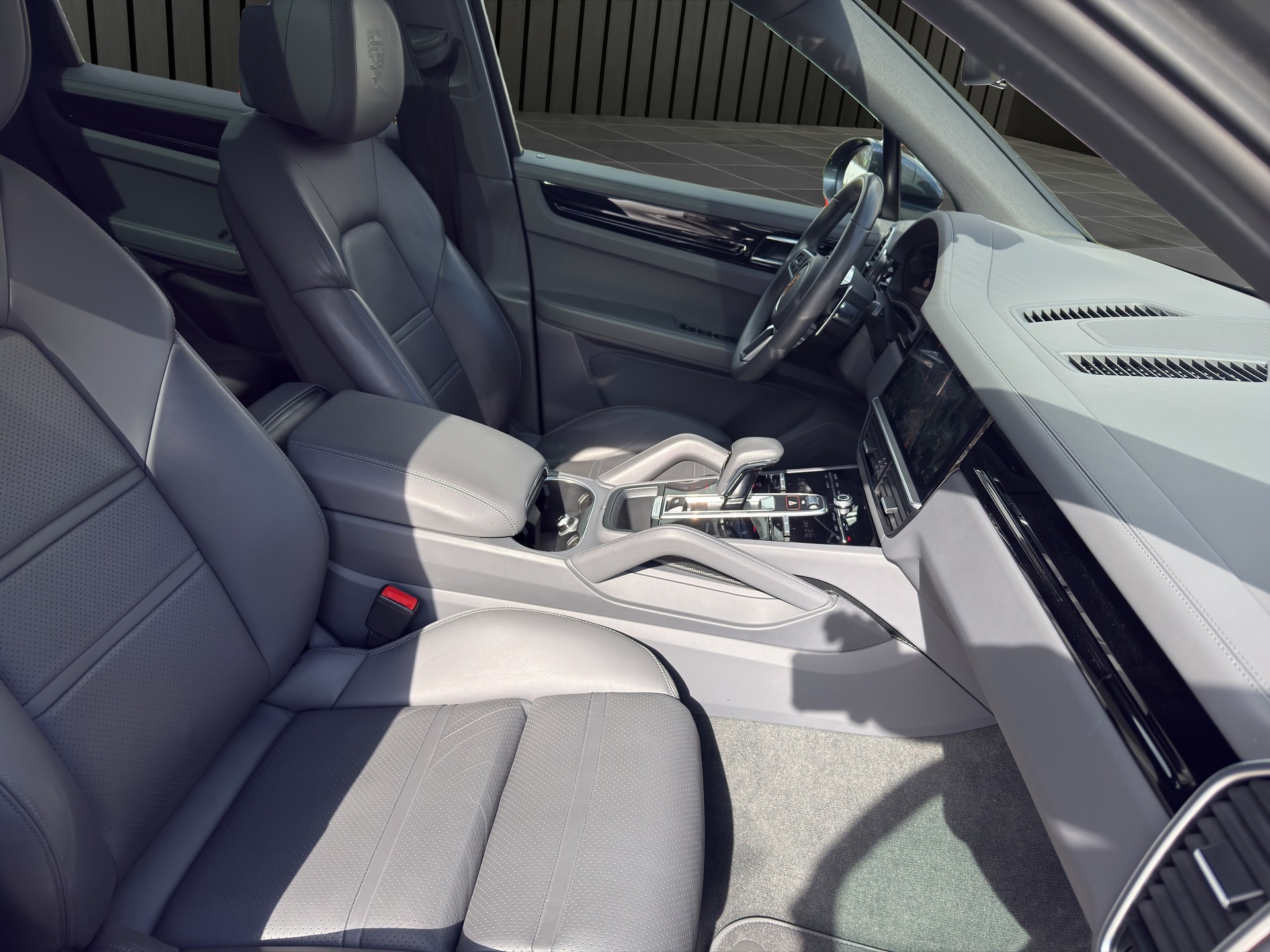 PORSCHE Cayenne S-image-17
