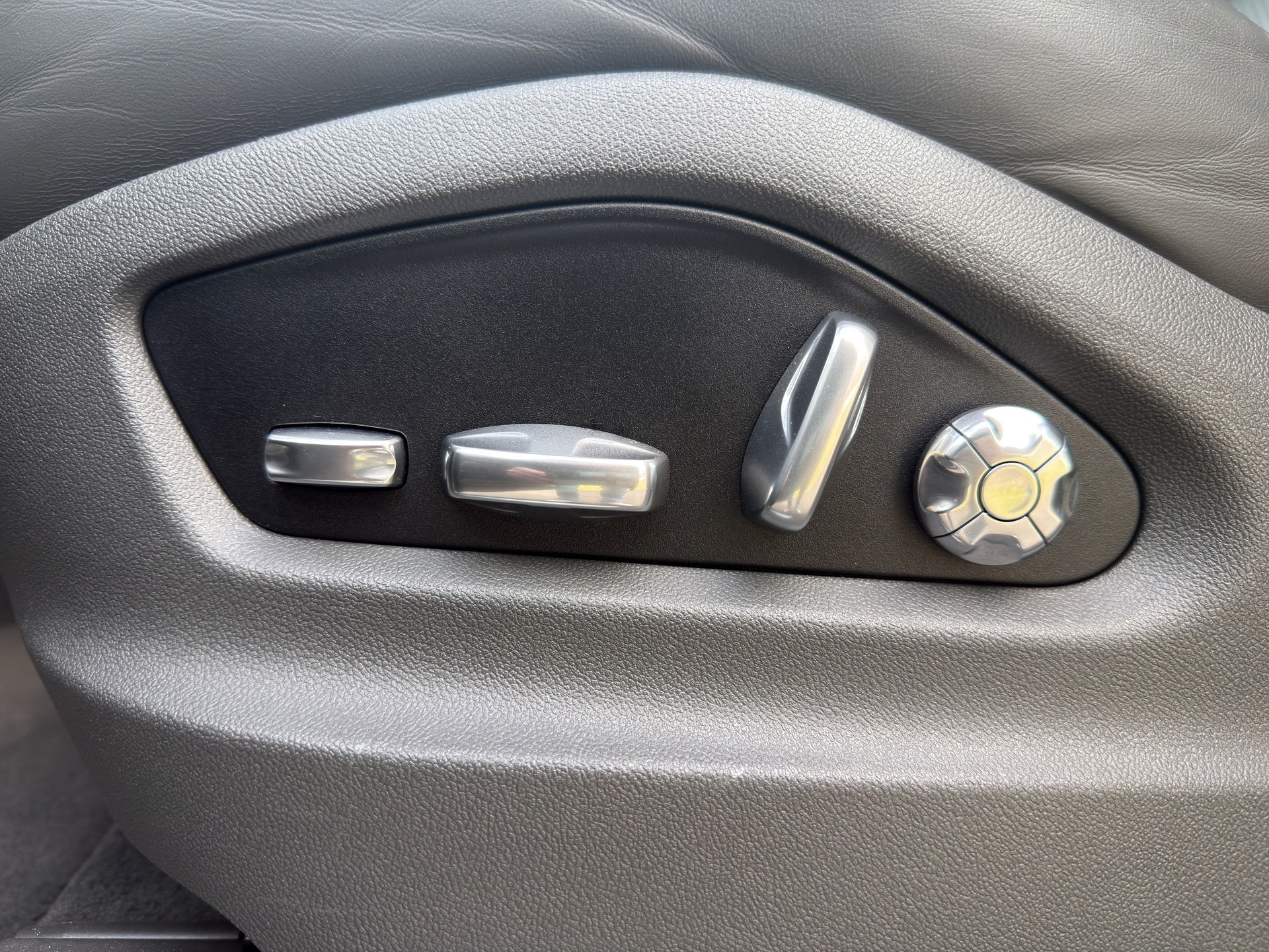 PORSCHE Cayenne S-image-20