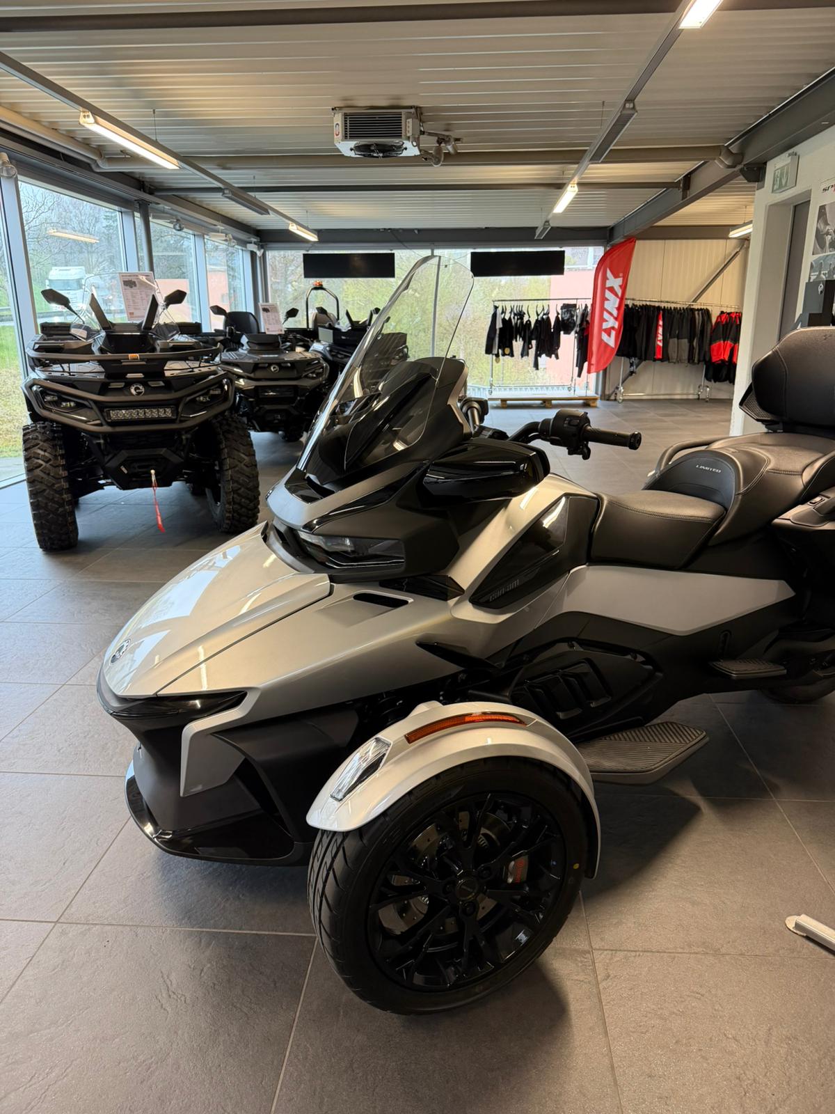 CAN-AM Spyder RT LTD-showroom-element-2