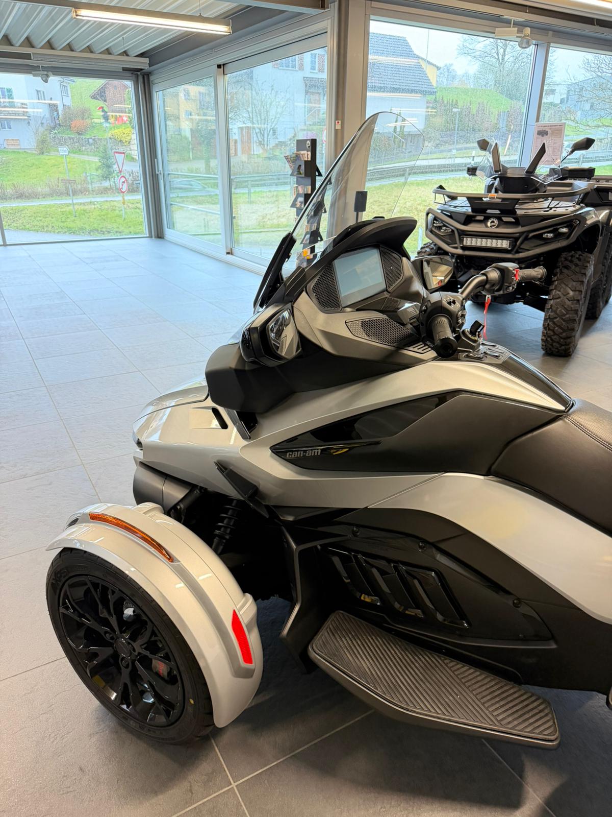 CAN-AM Spyder RT LTD-image-8