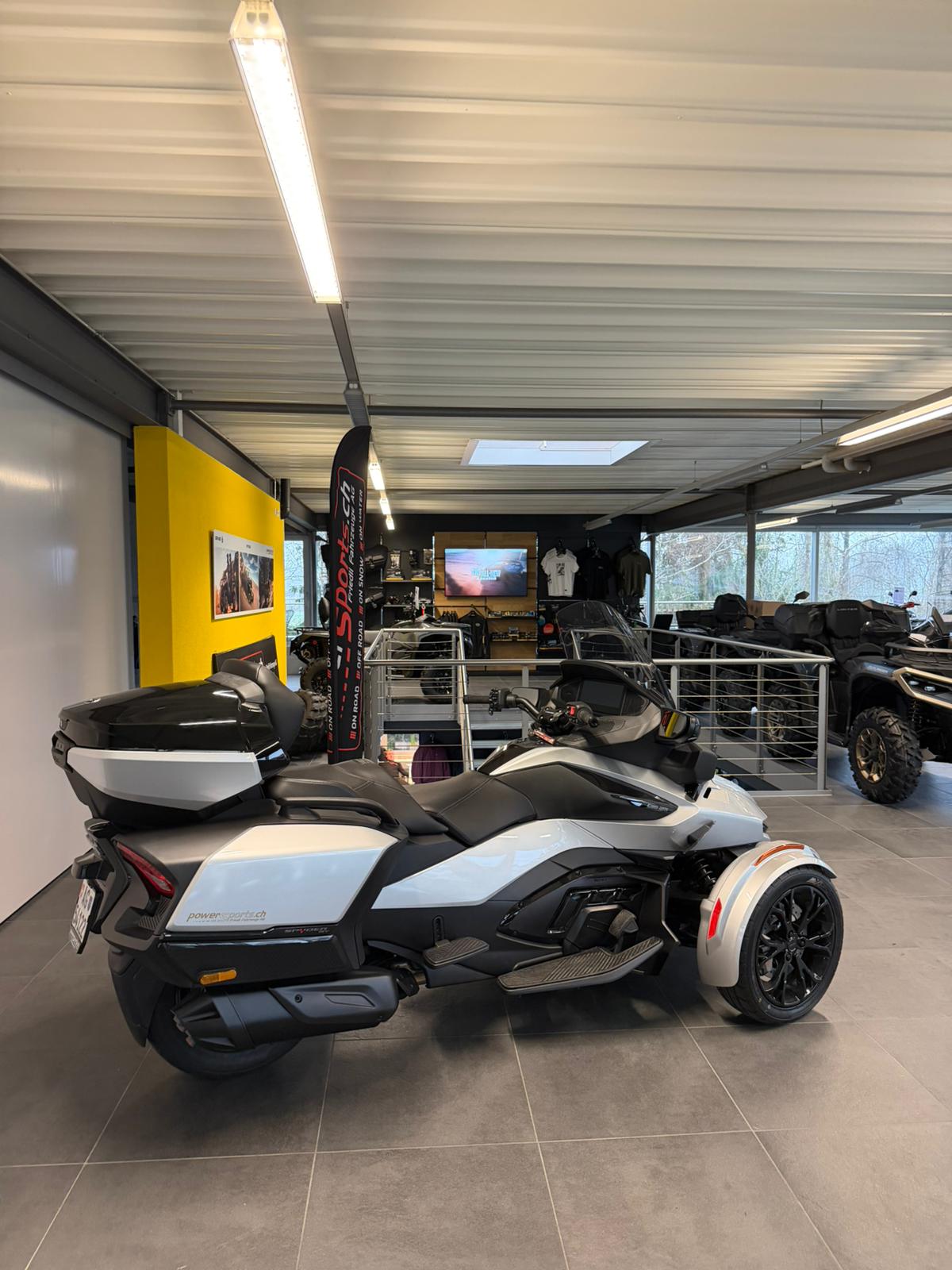 CAN-AM Spyder RT LTD-showroom-element-3
