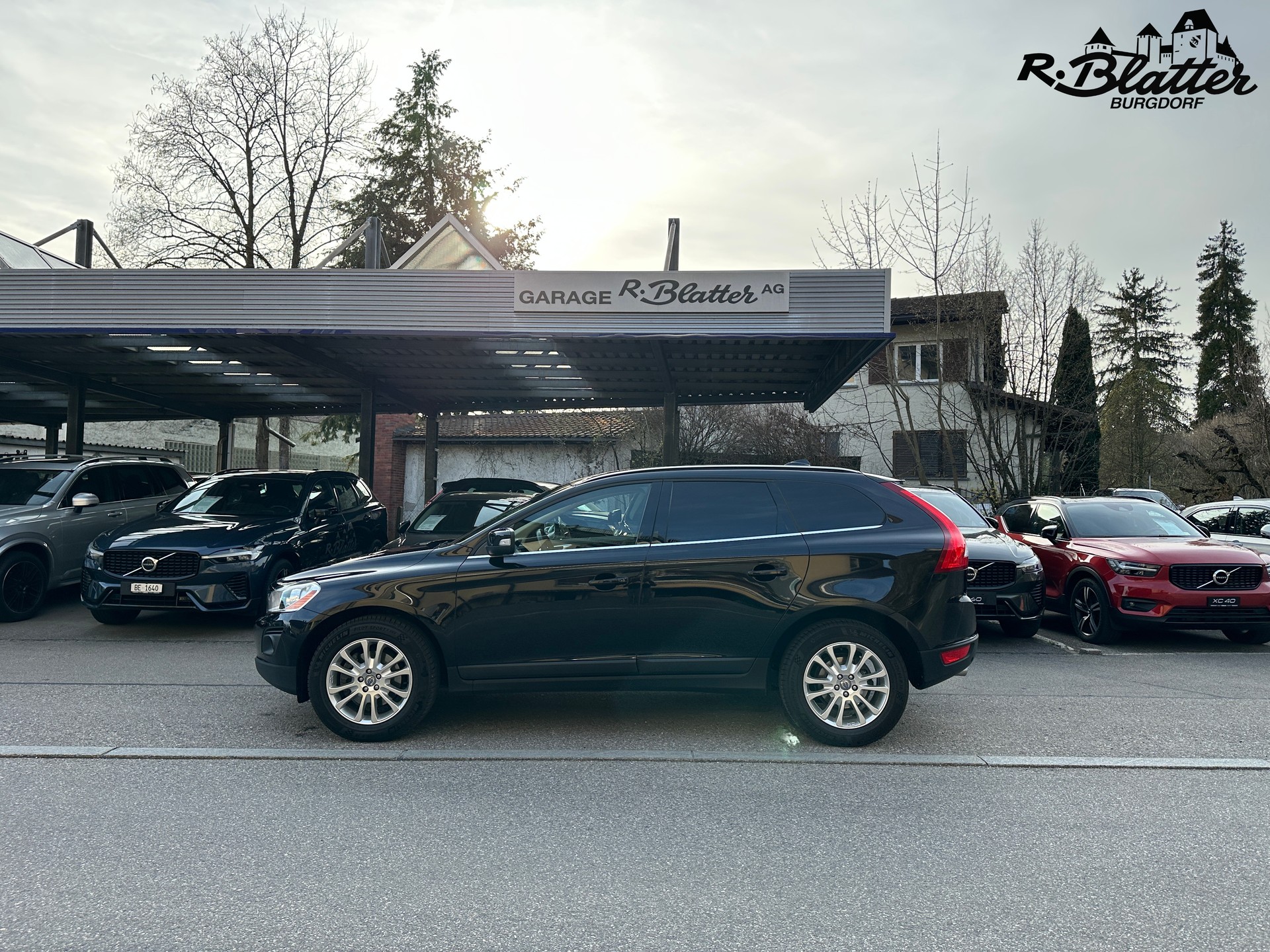 VOLVO XC60 D5 AWD Momentum-image-2
