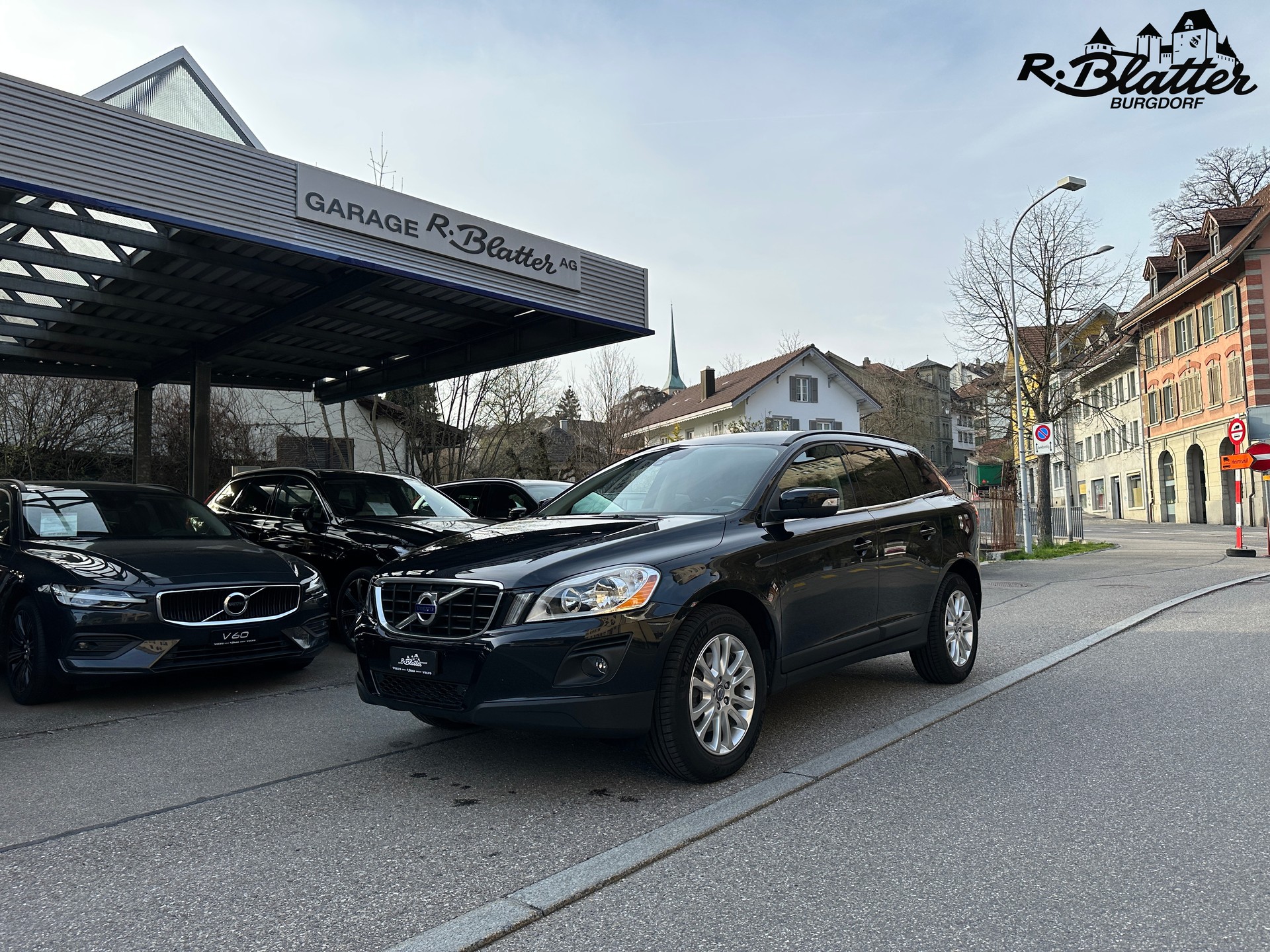 VOLVO XC60 D5 AWD Momentum-image-0