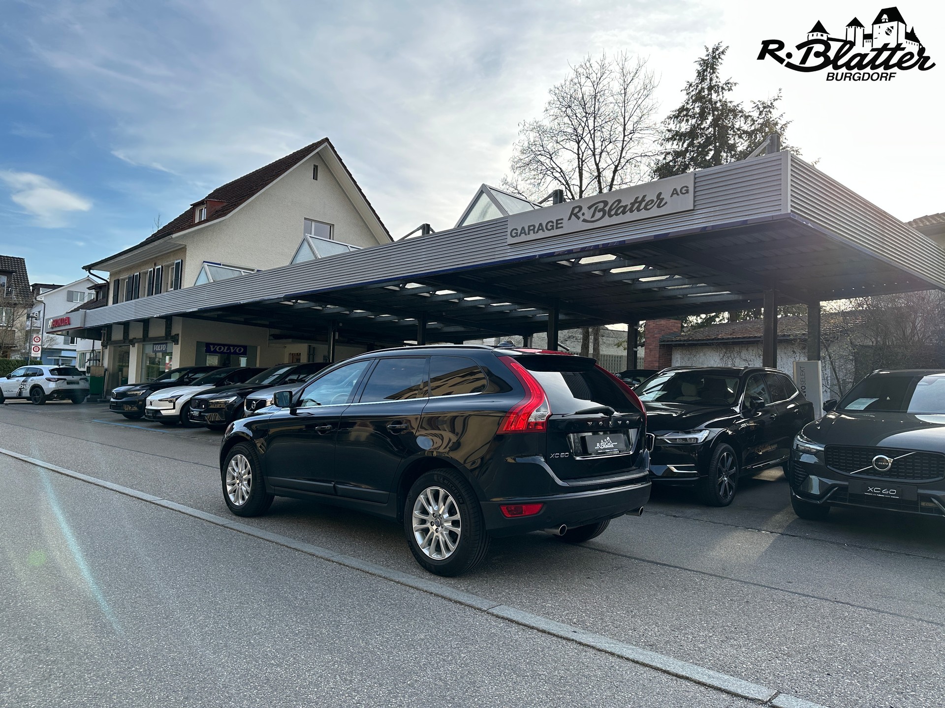 VOLVO XC60 D5 AWD Momentum-image-3