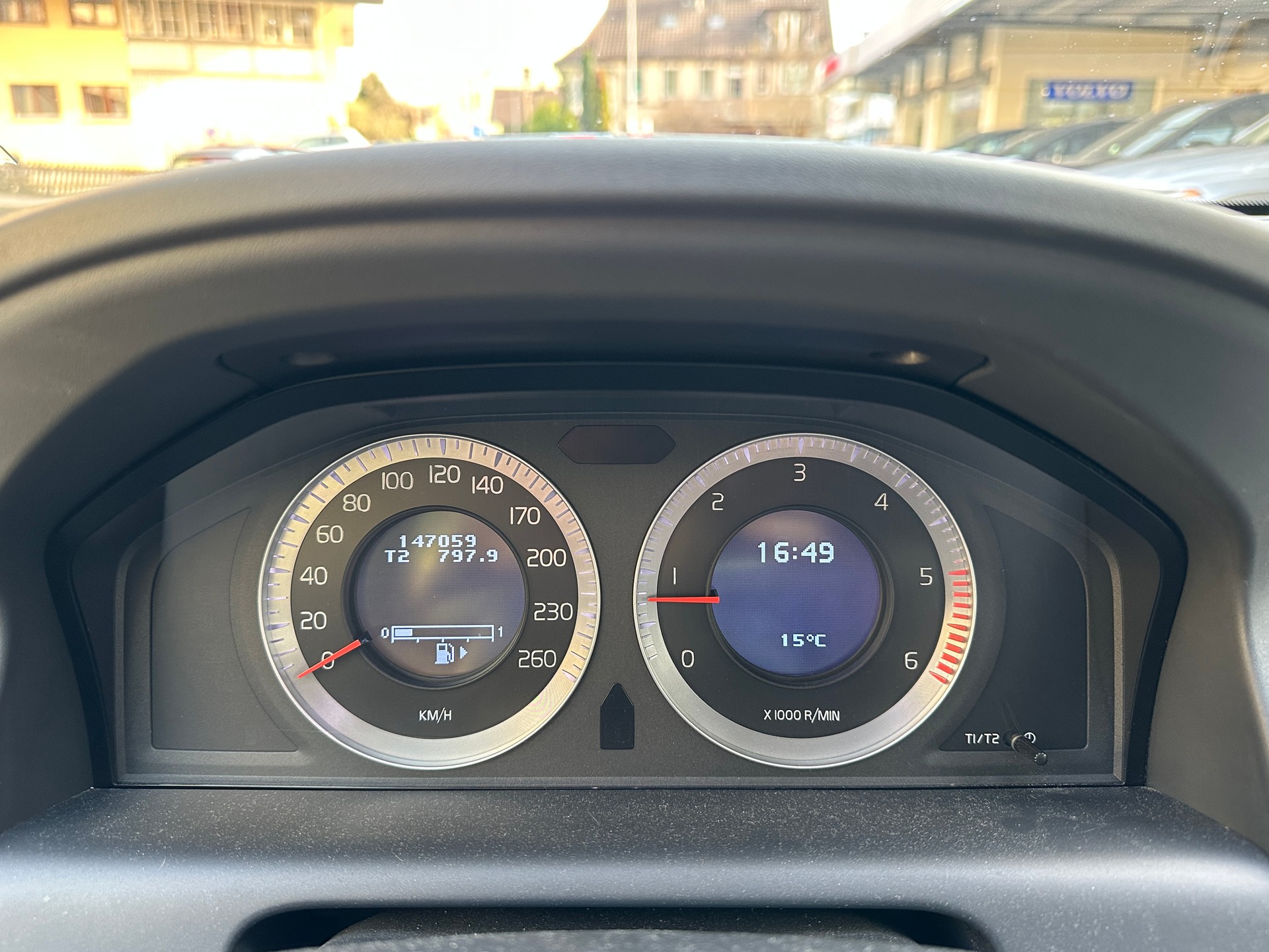 VOLVO XC60 D5 AWD Momentum-image-6