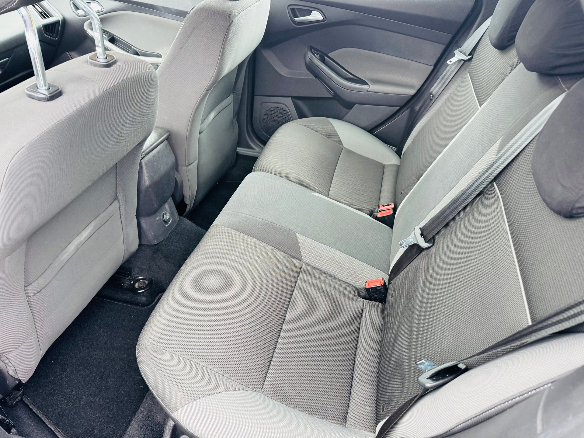FORD Focus 1.0 SCTi Carving-image-2