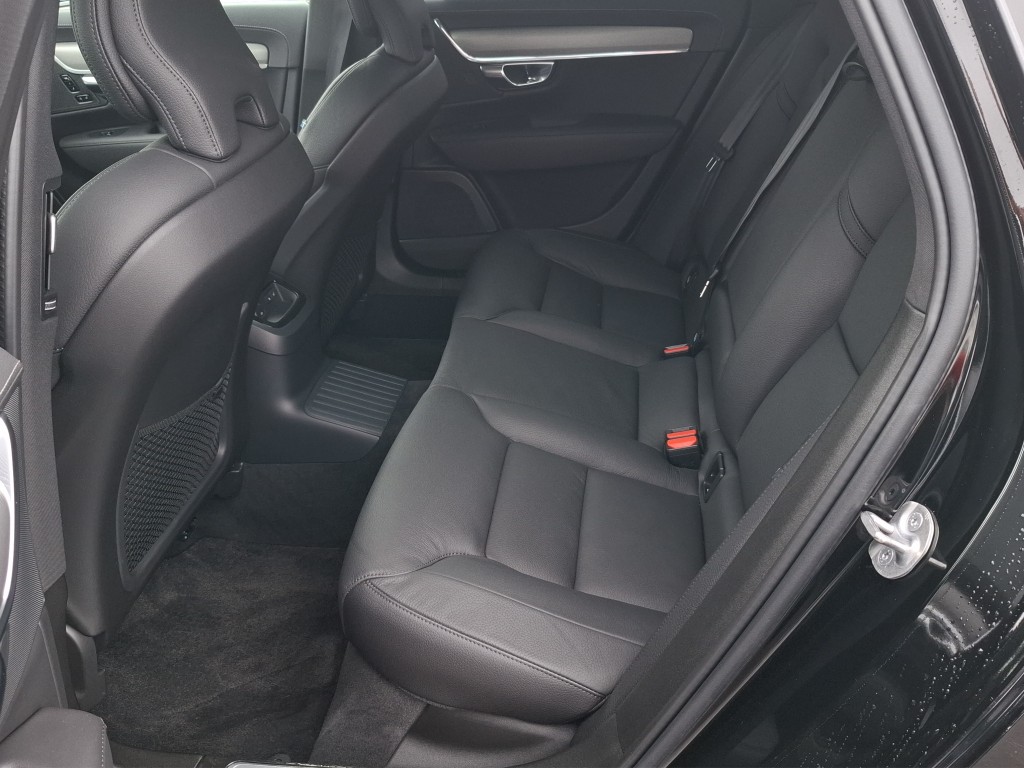 VOLVO S90 2.0 T8 TE Ultimate Dark eAWD-image-4