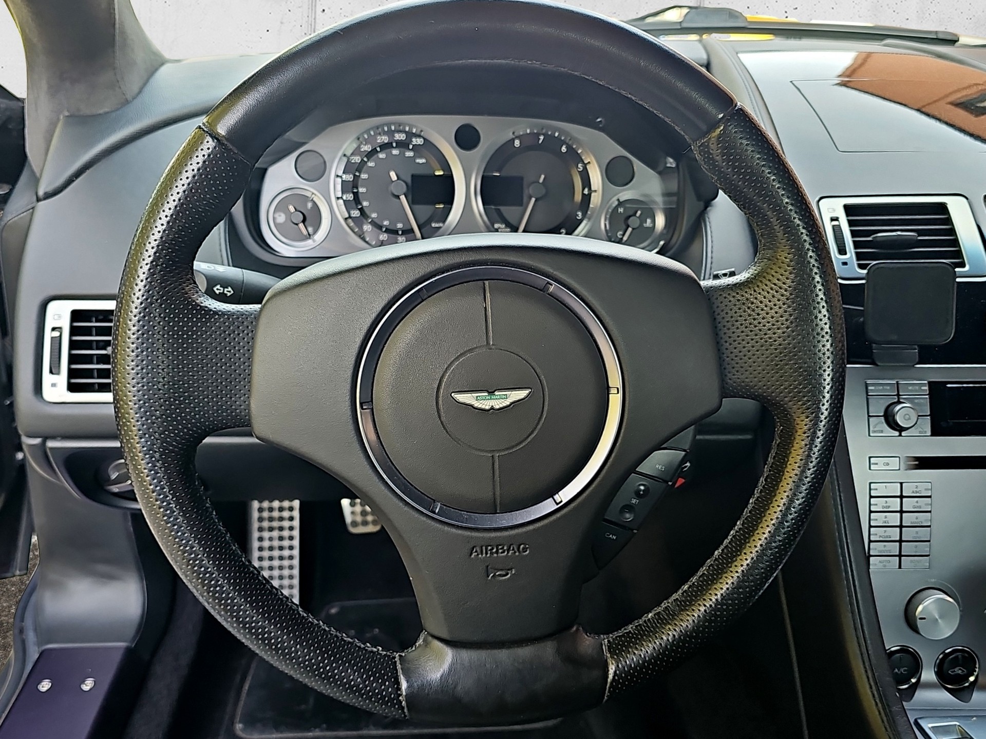 ASTON MARTIN V8 Vantage 4.3-image-12