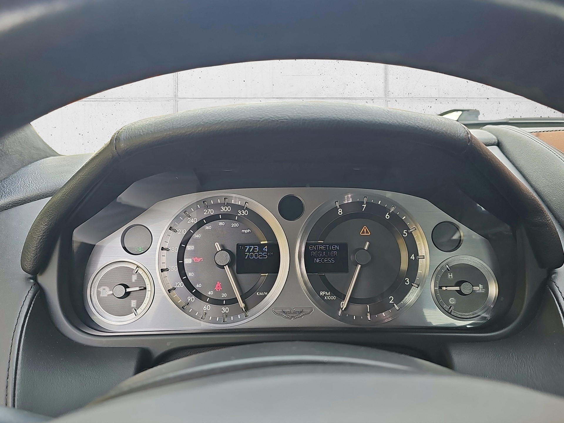 ASTON MARTIN V8 Vantage 4.3-image-13
