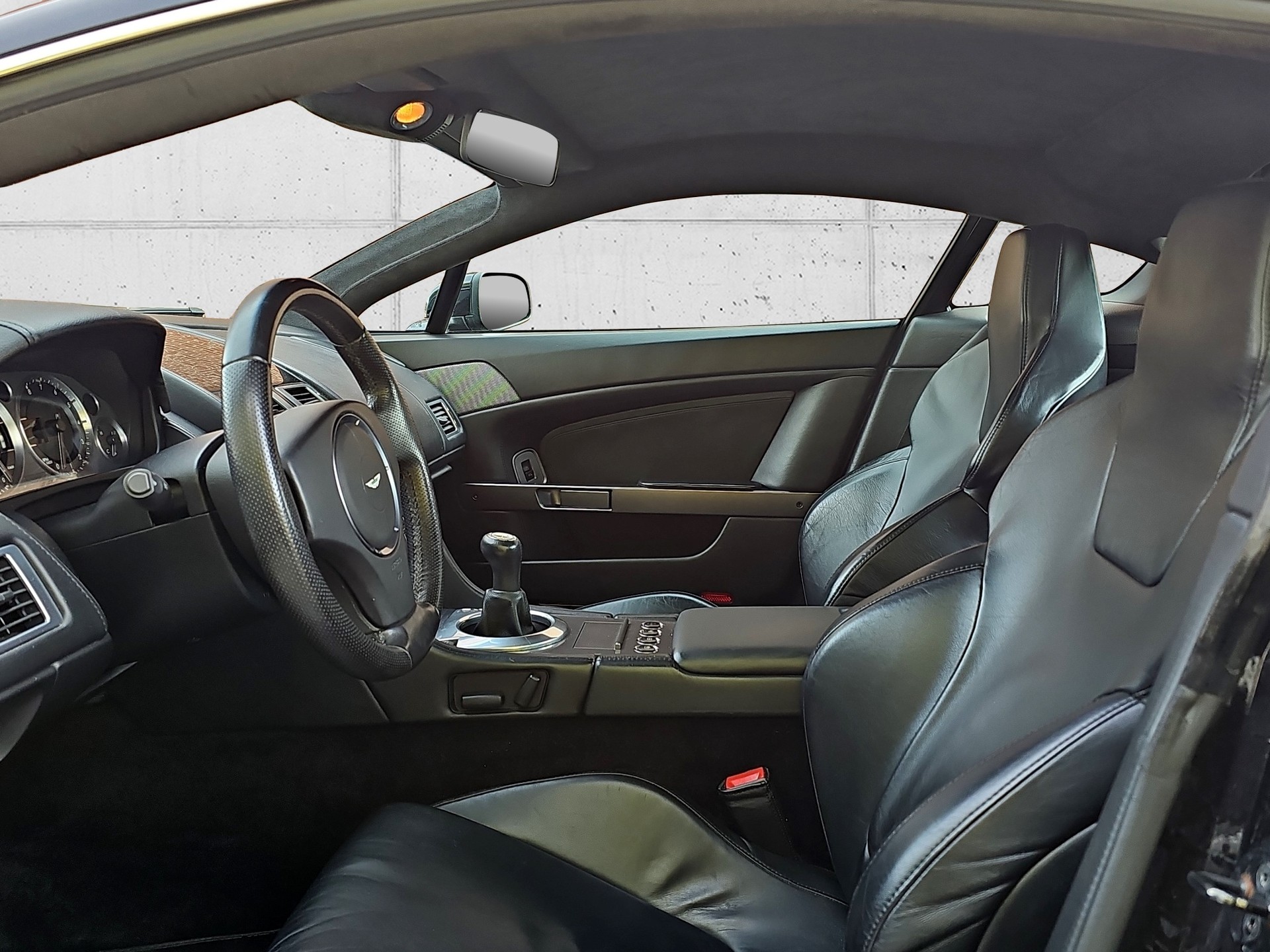 ASTON MARTIN V8 Vantage 4.3-image-10