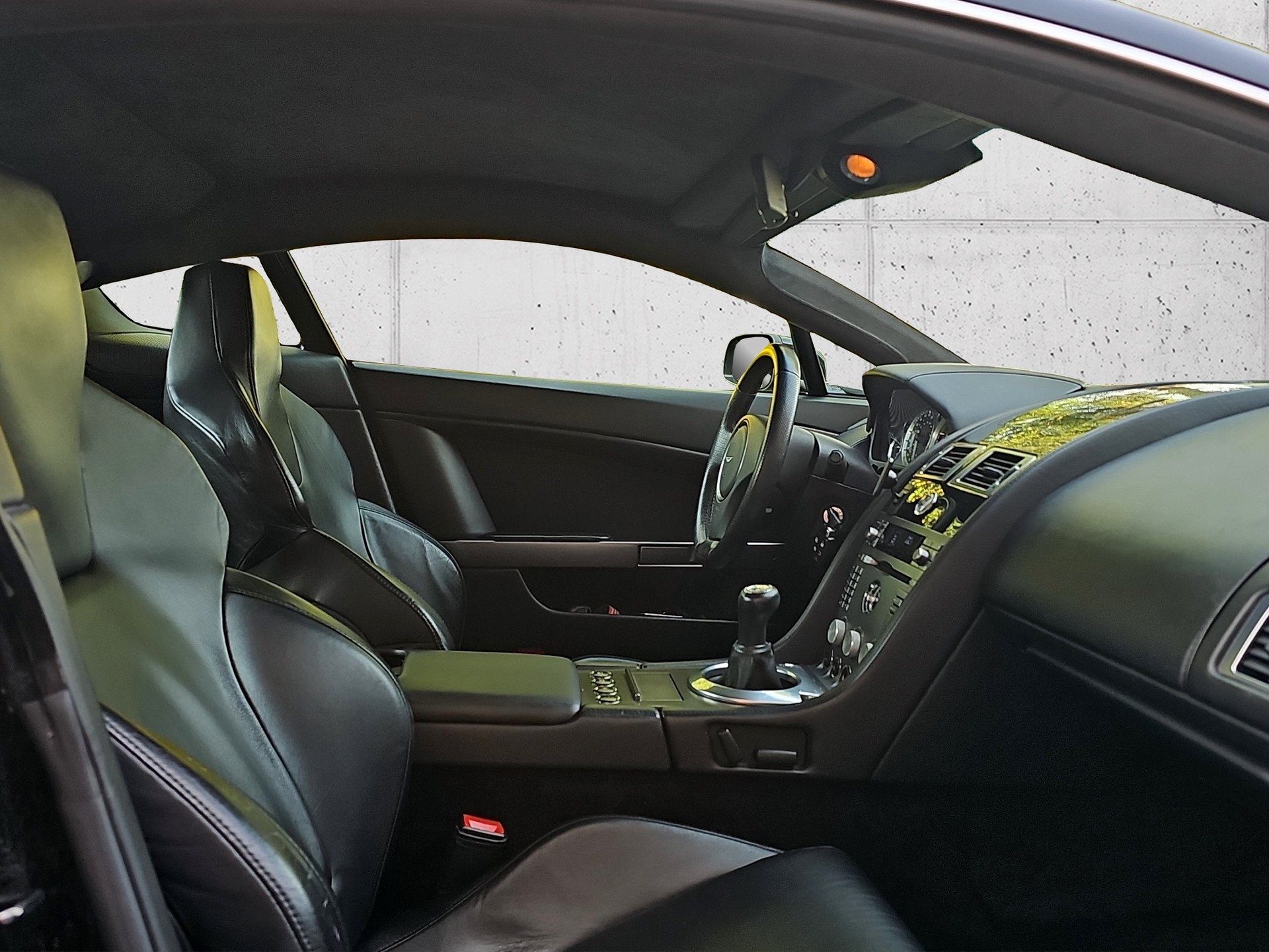 ASTON MARTIN V8 Vantage 4.3-image-21