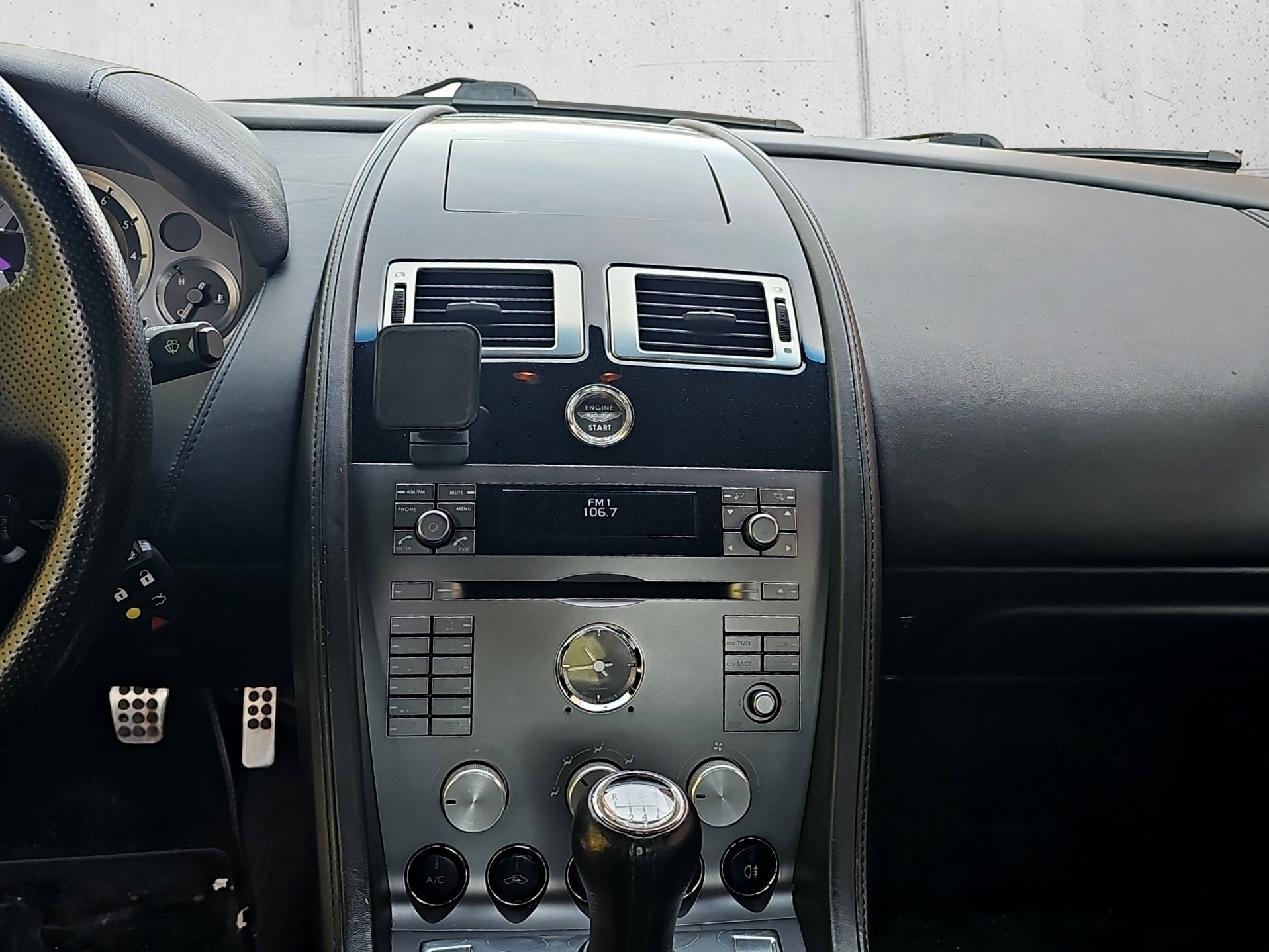 ASTON MARTIN V8 Vantage 4.3-image-14