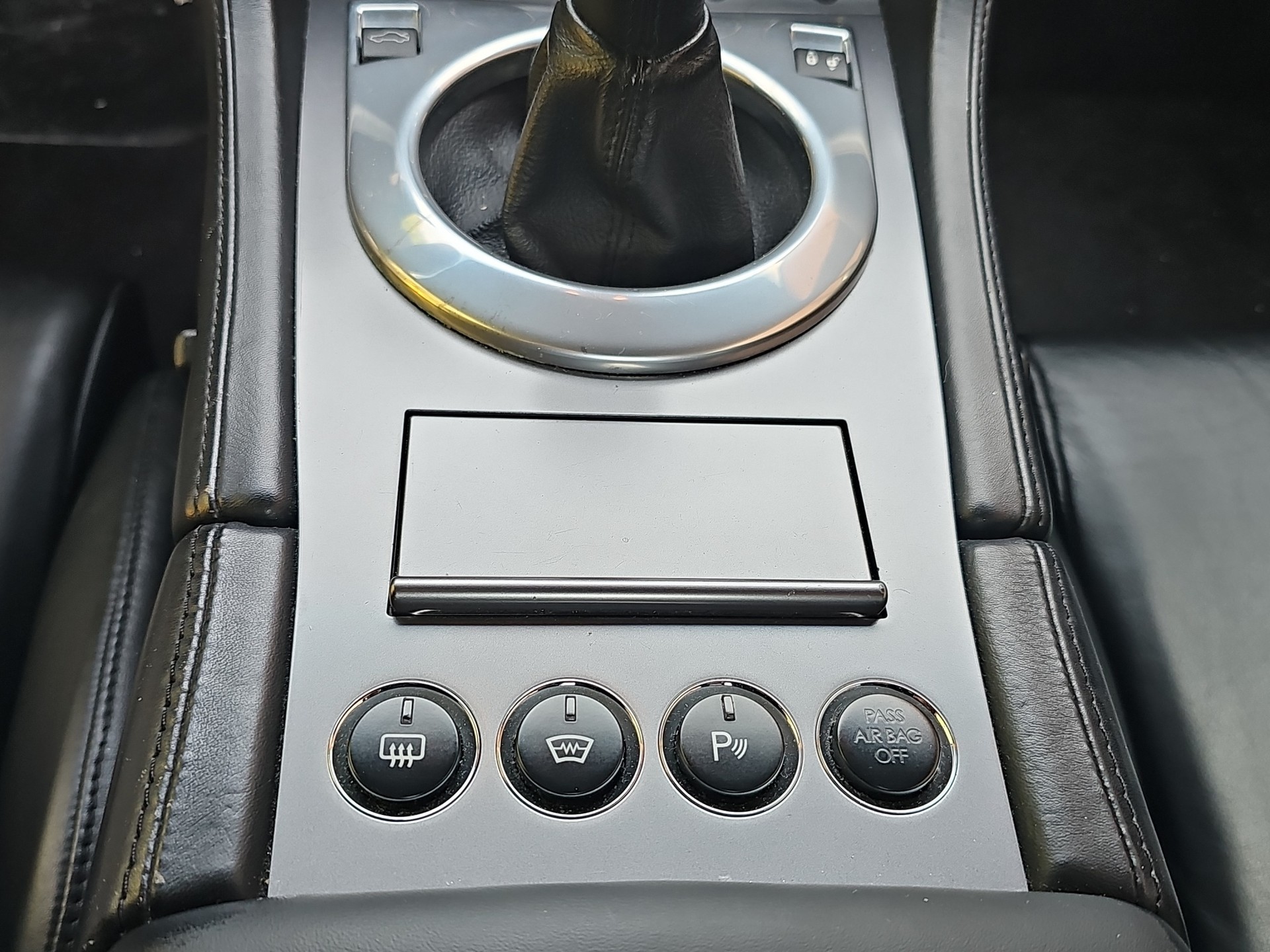 ASTON MARTIN V8 Vantage 4.3-image-19