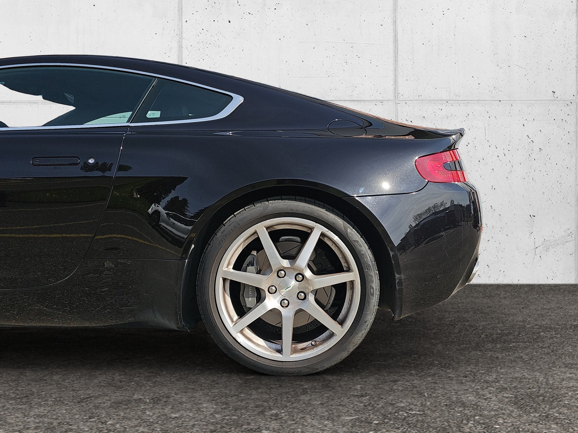 ASTON MARTIN V8 Vantage 4.3-image-5