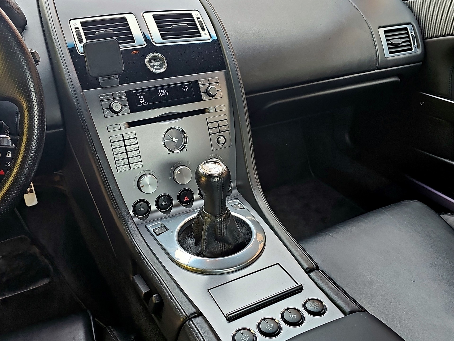 ASTON MARTIN V8 Vantage 4.3-image-17