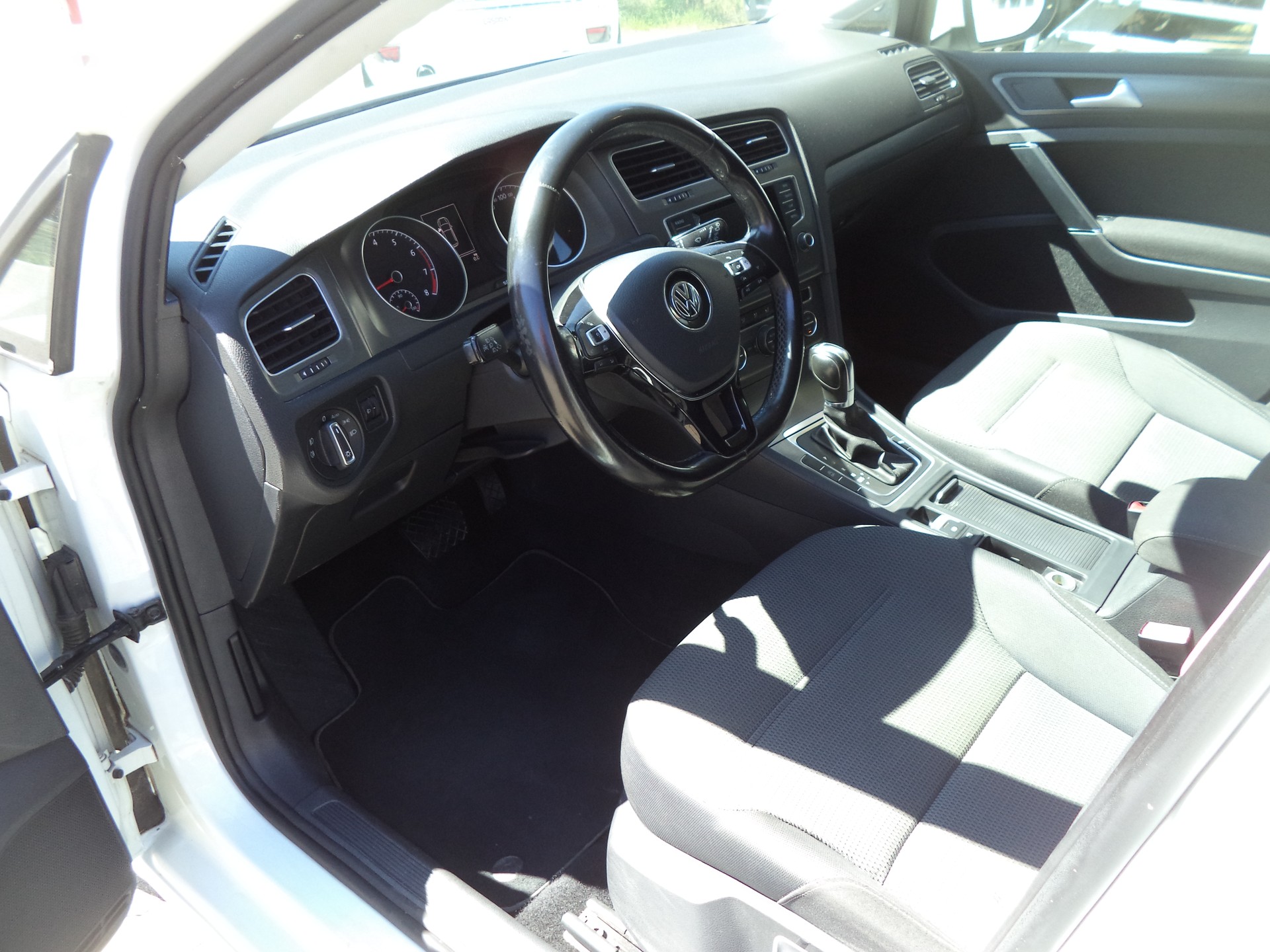 VW Golf 1.2 TSI Trendline DSG-image-9