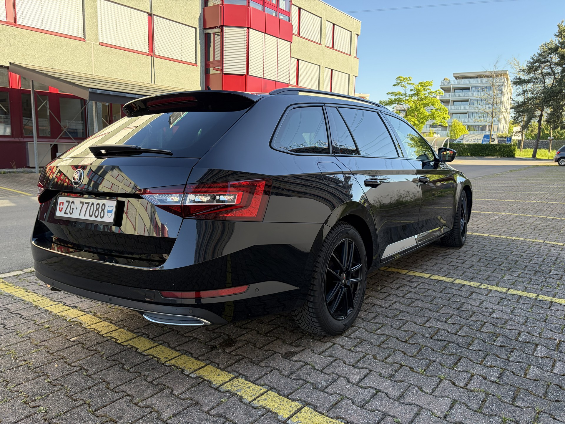 SKODA Superb Combi 2.0 TDi SportLine 4x4 DSG-image-1