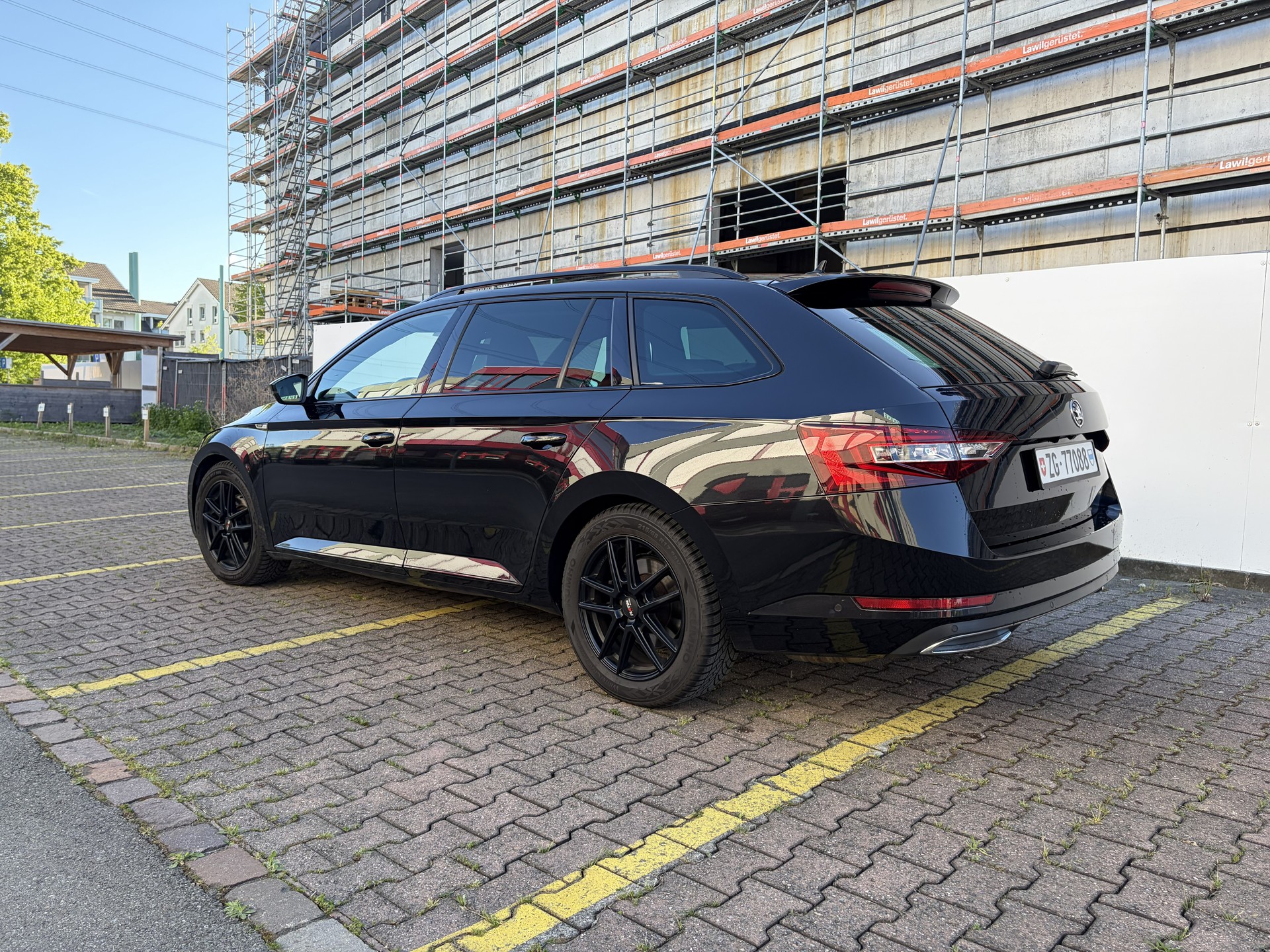 SKODA Superb Combi 2.0 TDi SportLine 4x4 DSG-image-5