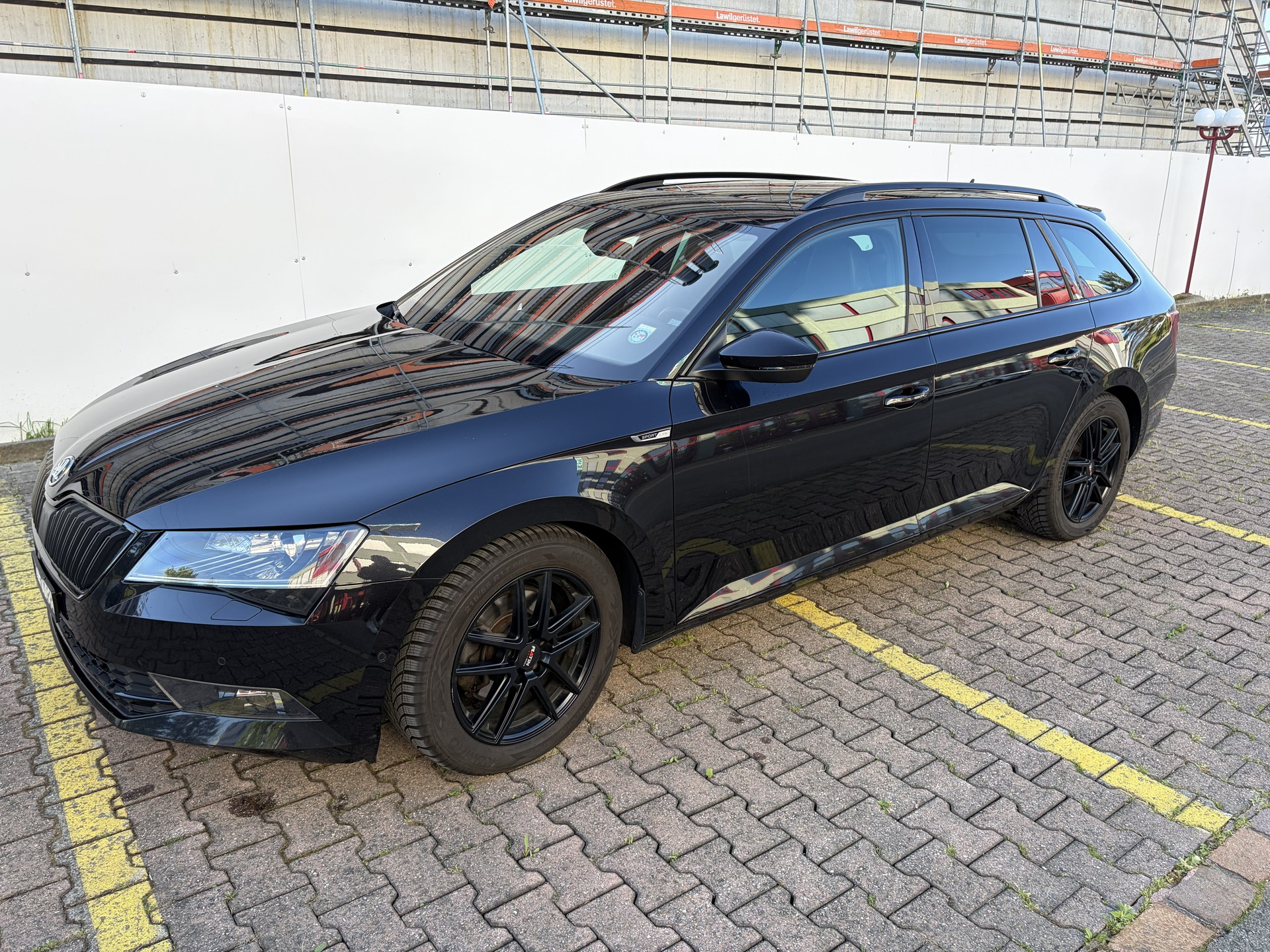 SKODA Superb Combi 2.0 TDi SportLine 4x4 DSG-image-2