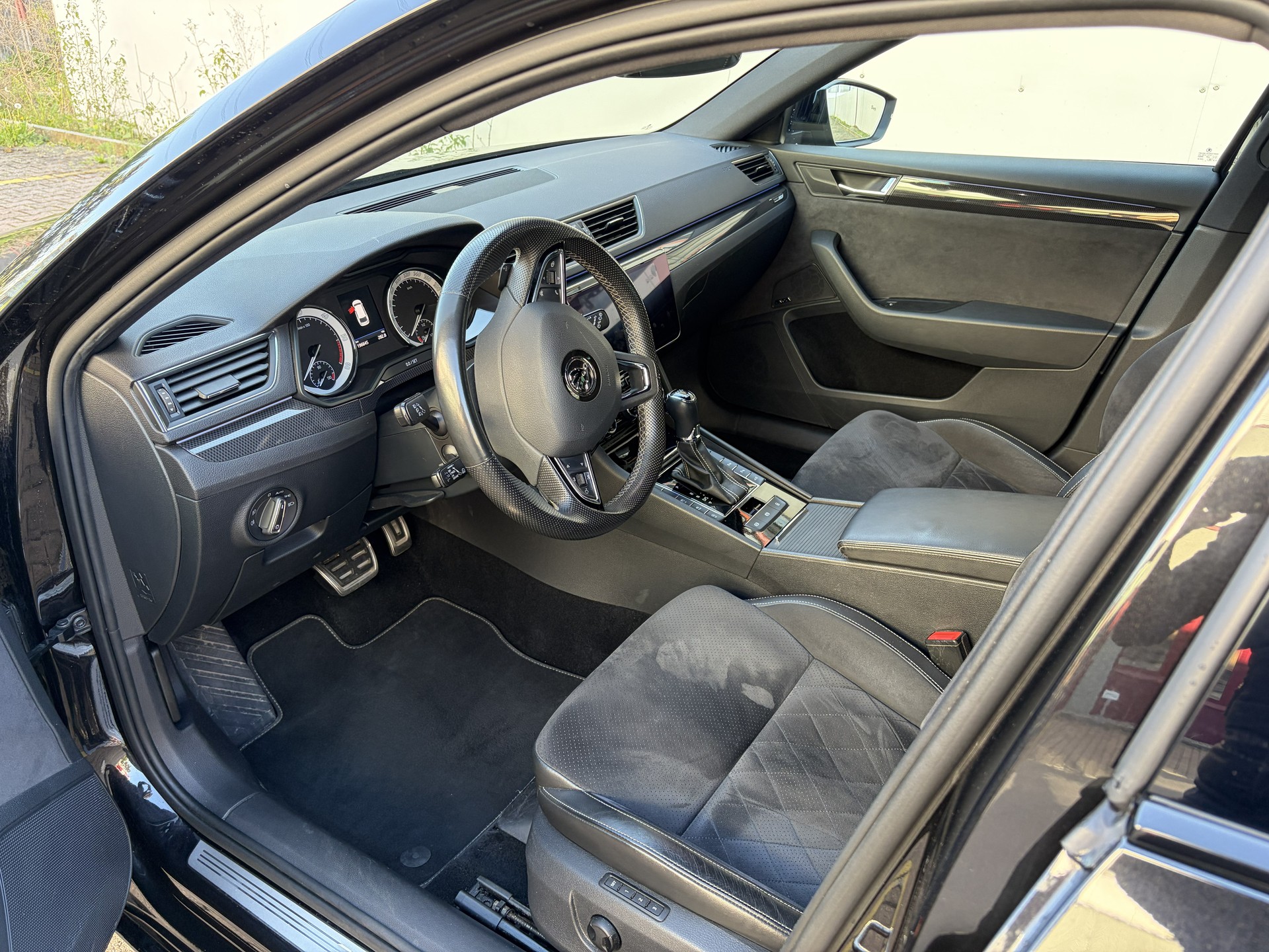 SKODA Superb Combi 2.0 TDi SportLine 4x4 DSG-image-8