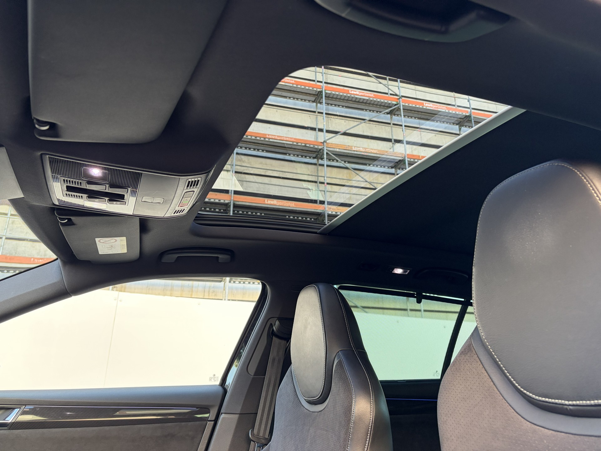 SKODA Superb Combi 2.0 TDi SportLine 4x4 DSG-image-18