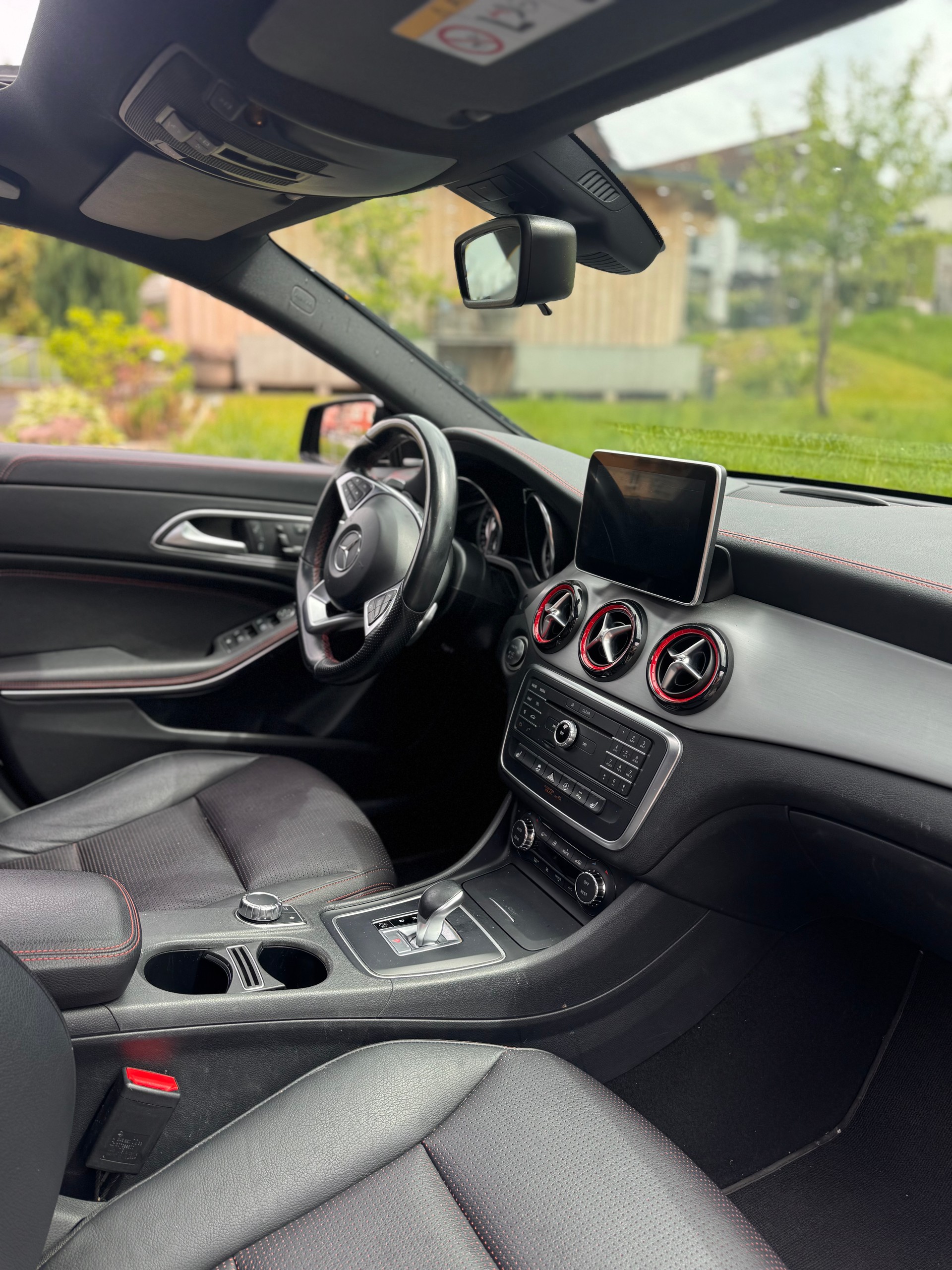 MERCEDES-BENZ CLA Shooting Brake 45 AMG 4Matic Speedshift-image-4