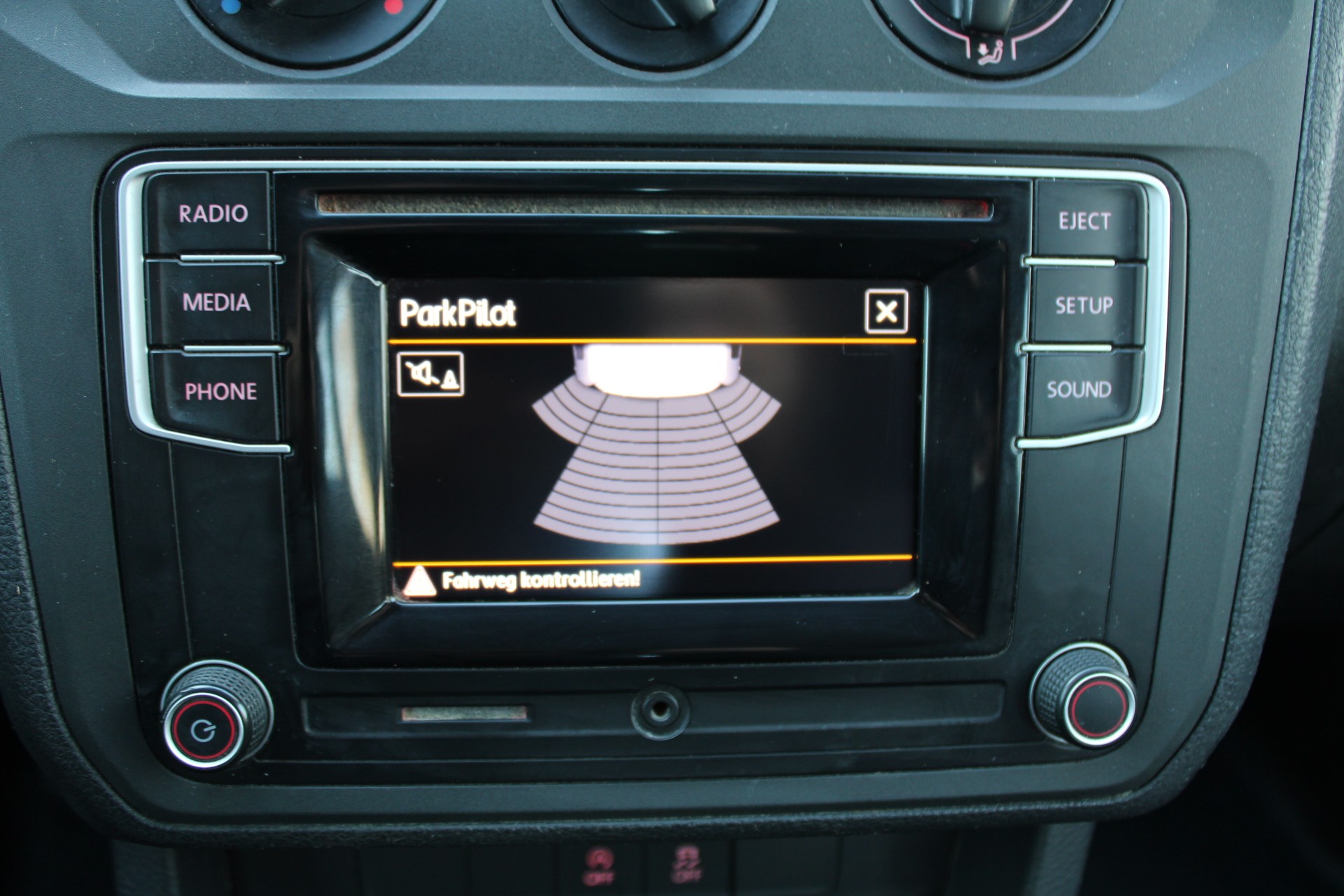 VW Caddy 2.0TDI 4Motion BlueMotion Technology-image-8