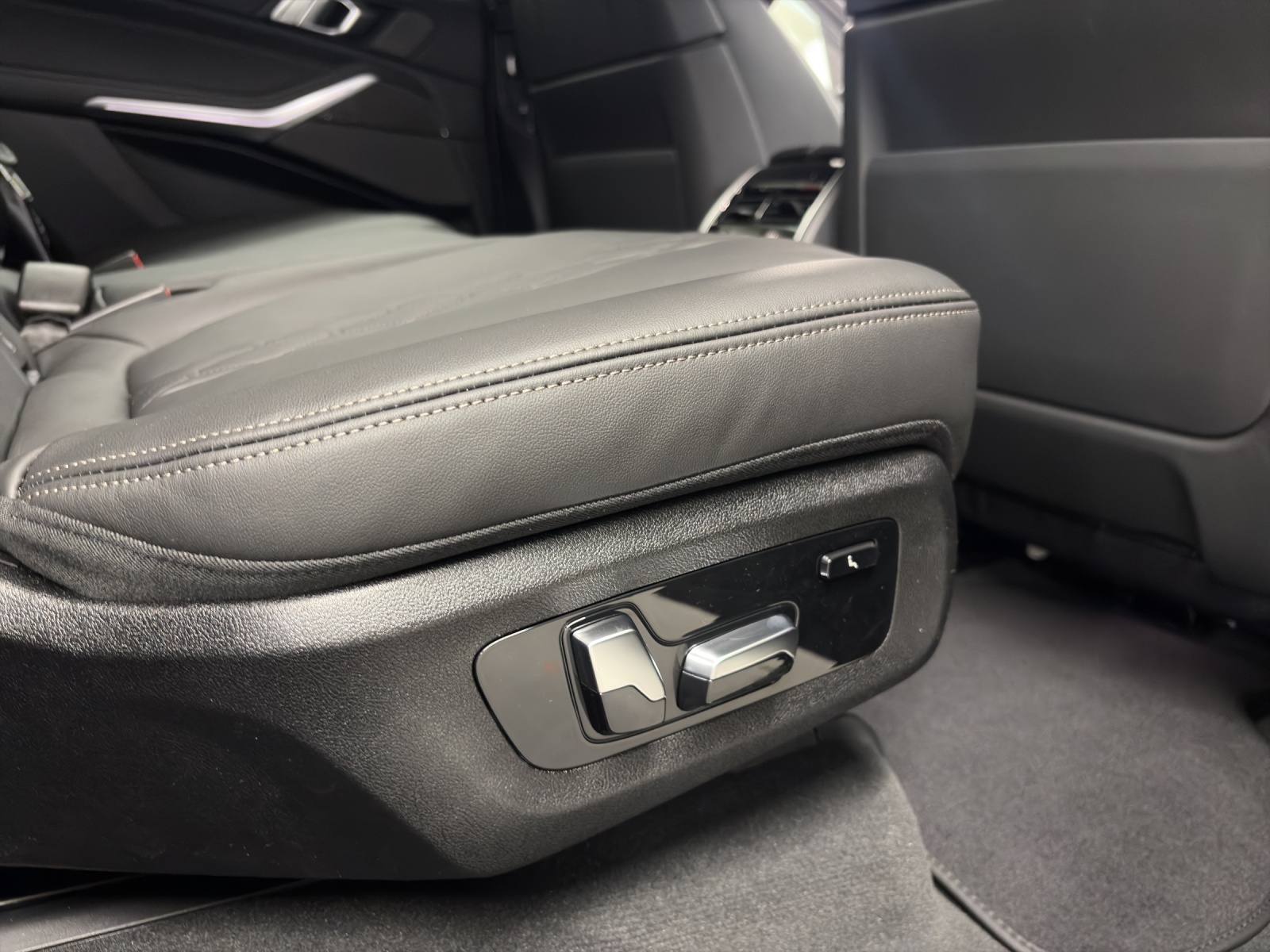 BMW X7 xDrive 48V 40d M Sport Steptronic-image-21