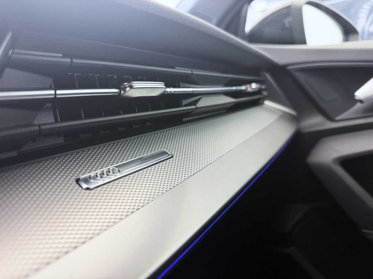 AUDI A3 Sportback 35 TFSI Attraction S-tronic-image-18