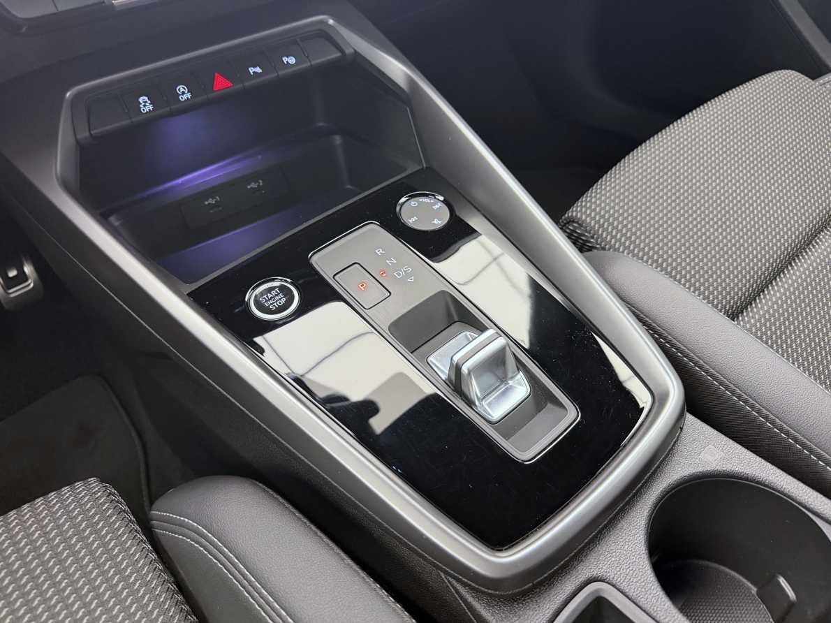 AUDI A3 Sportback 35 TFSI Attraction S-tronic-image-12