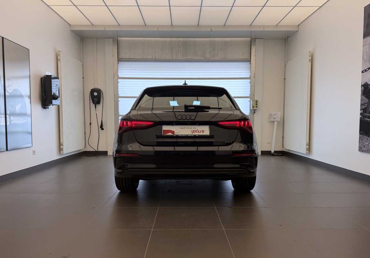 AUDI A3 Sportback 35 TFSI Attraction S-tronic-image-21