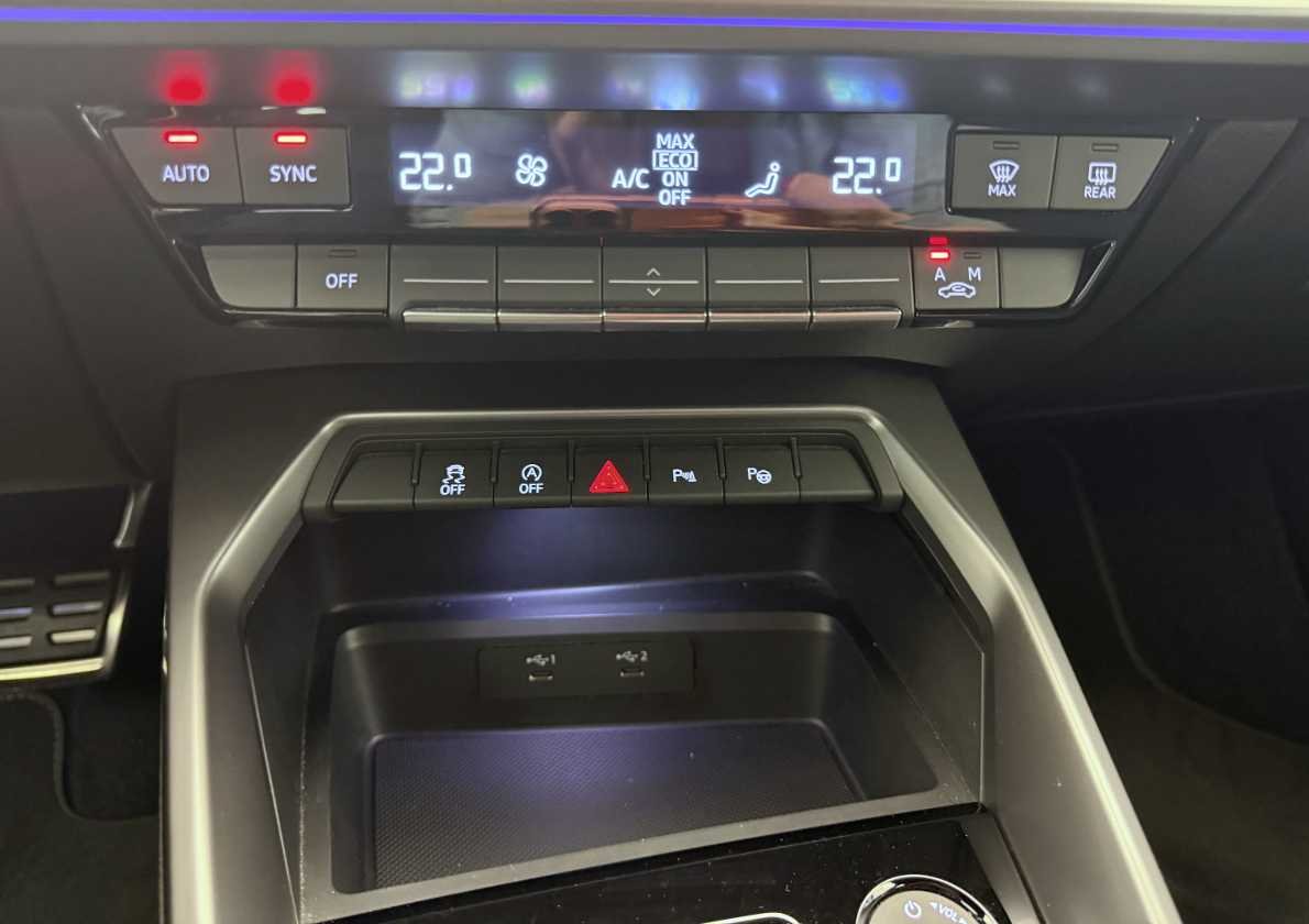 AUDI A3 Sportback 35 TFSI Attraction S-tronic-image-13