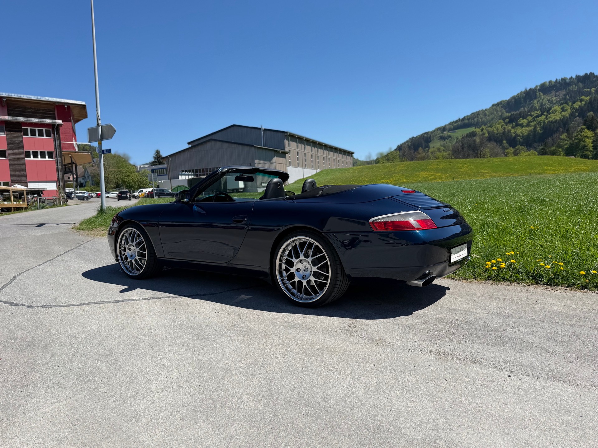 PORSCHE 911 Carrera Cabrio-image-8