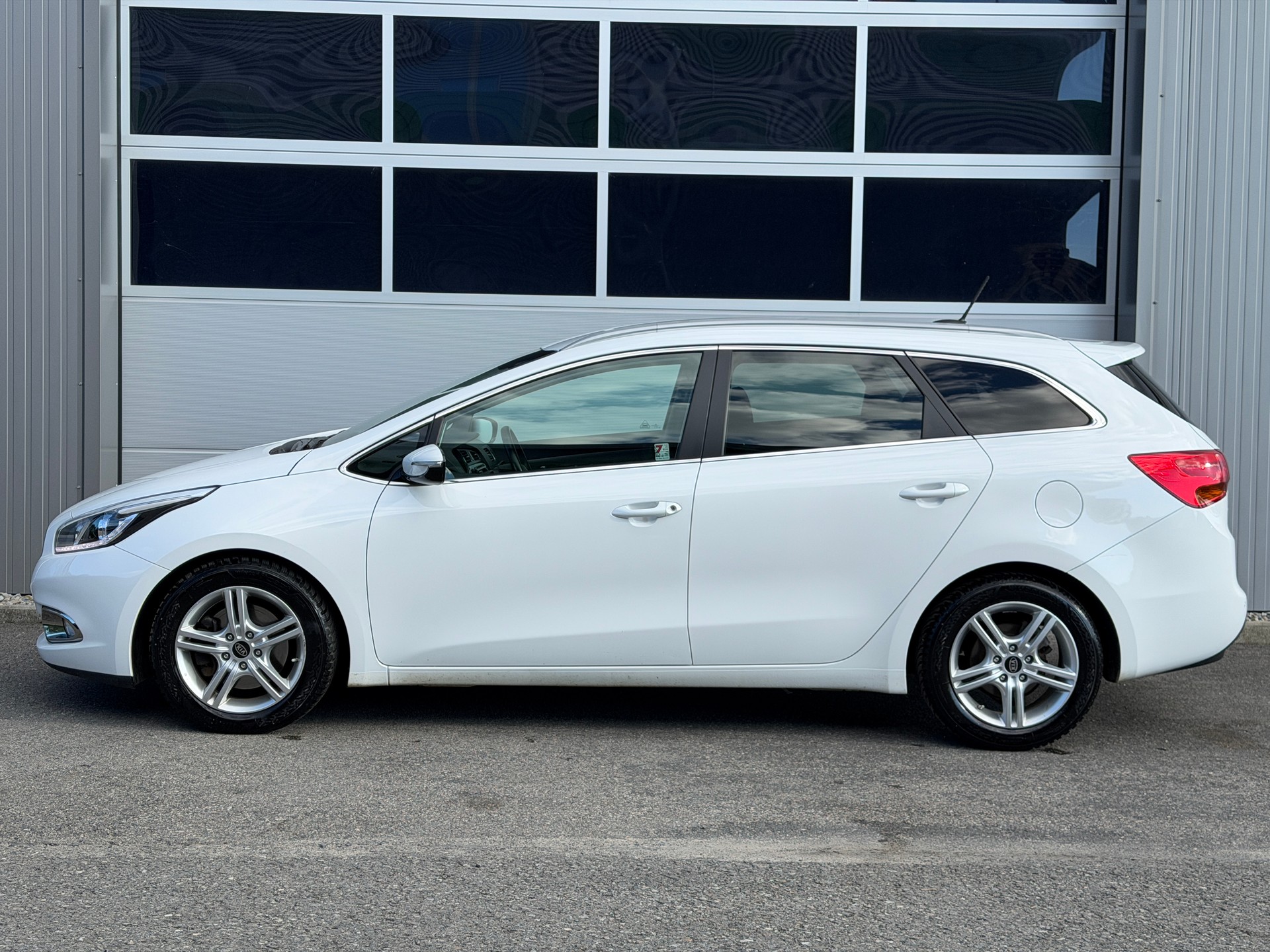 KIA Cee'd Sportswagon 1.6 GDi Swiss Eco Edition-image-5