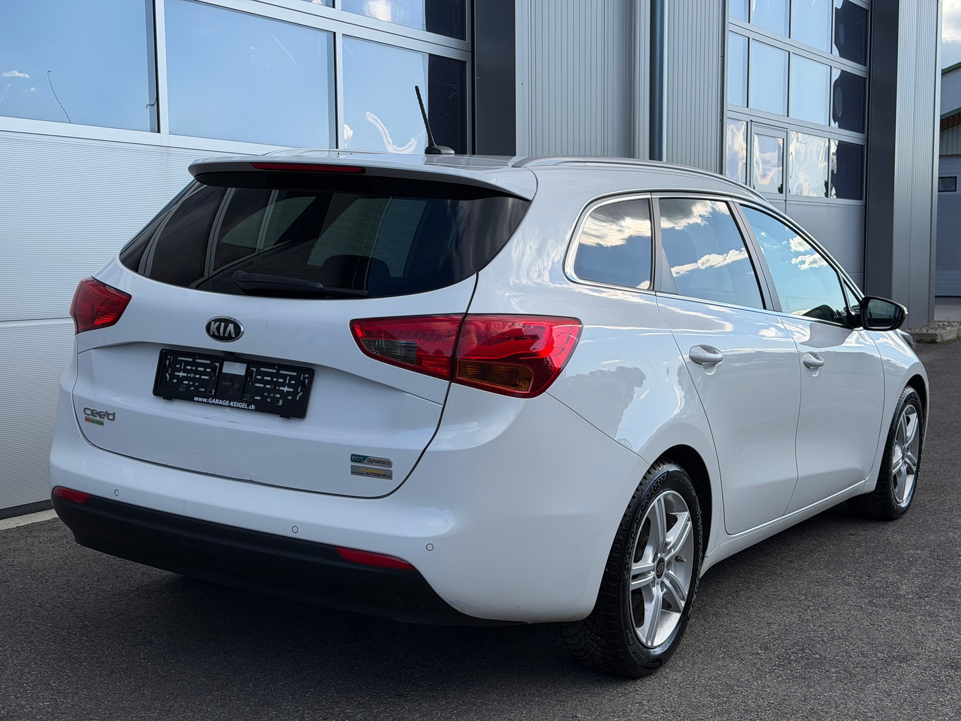 KIA Cee'd Sportswagon 1.6 GDi Swiss Eco Edition-image-3