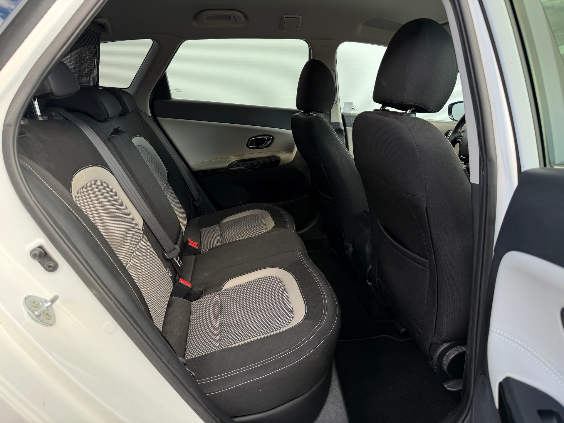 KIA Cee'd Sportswagon 1.6 GDi Swiss Eco Edition-image-9