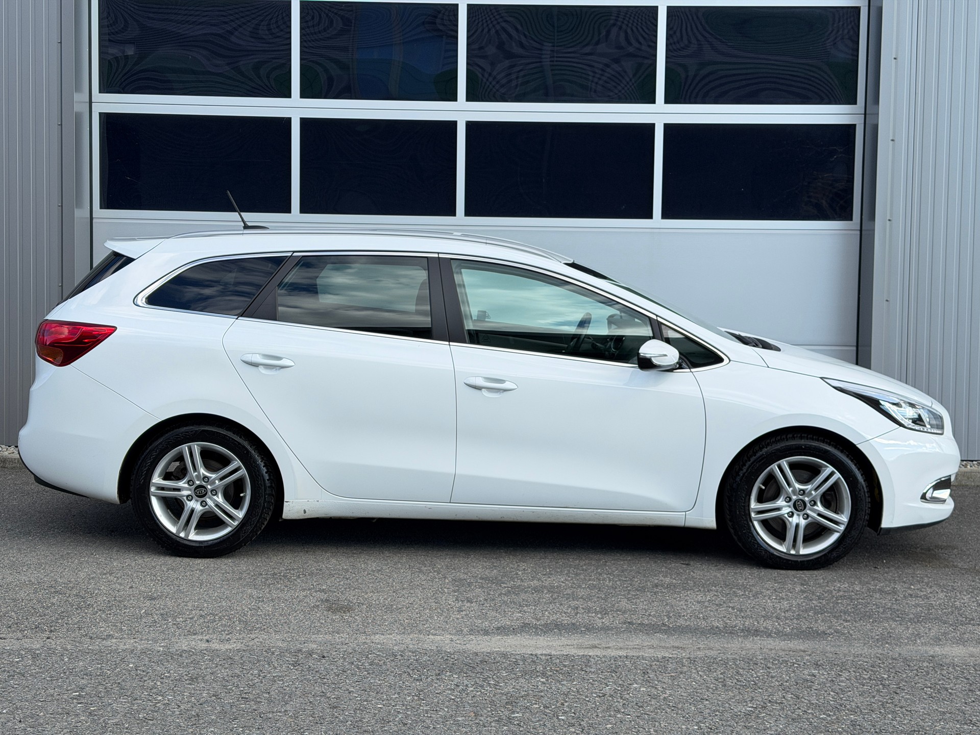 KIA Cee'd Sportswagon 1.6 GDi Swiss Eco Edition-image-2