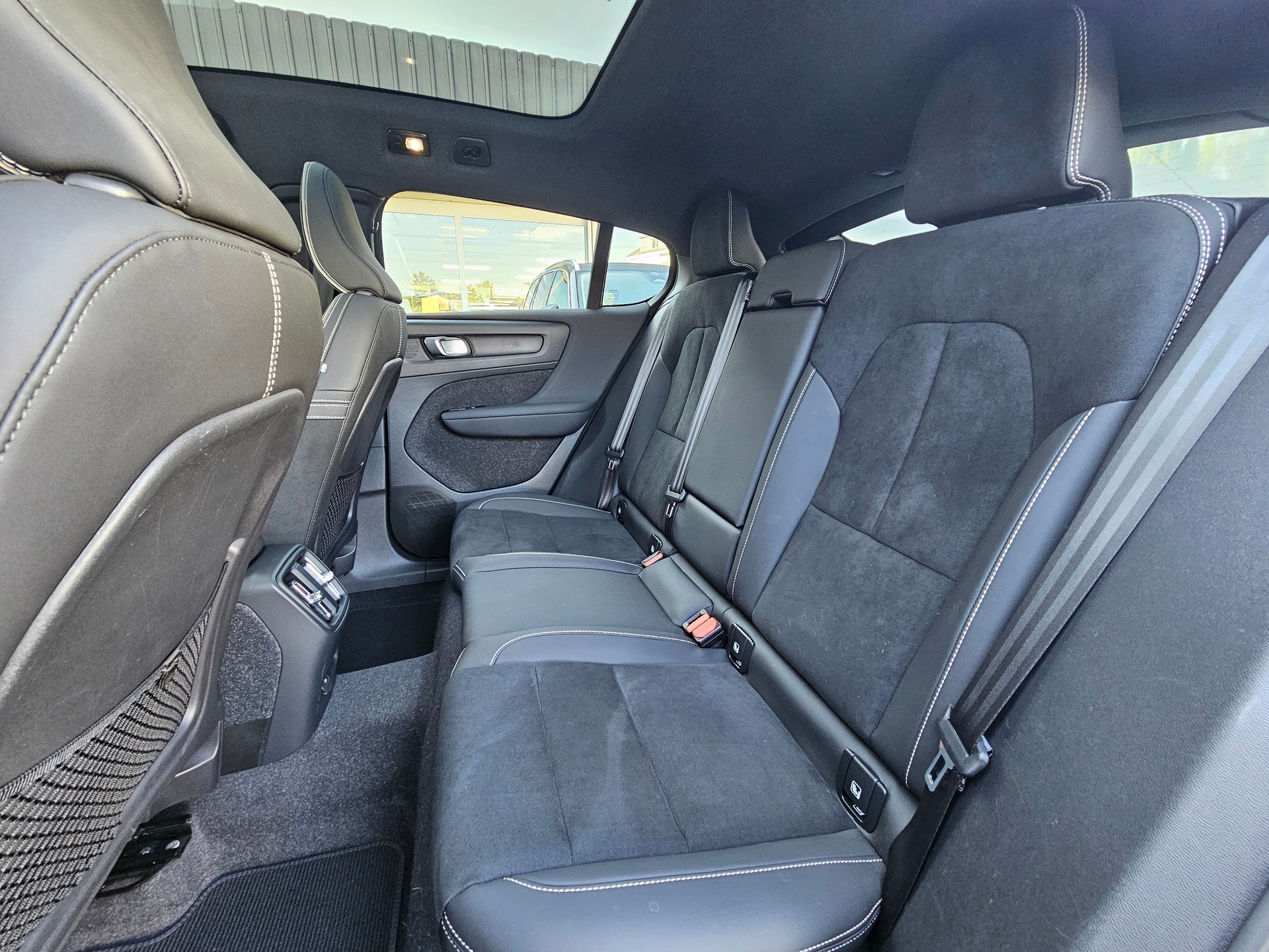 VOLVO C40 P8 Twin Recharge AWD-image-14
