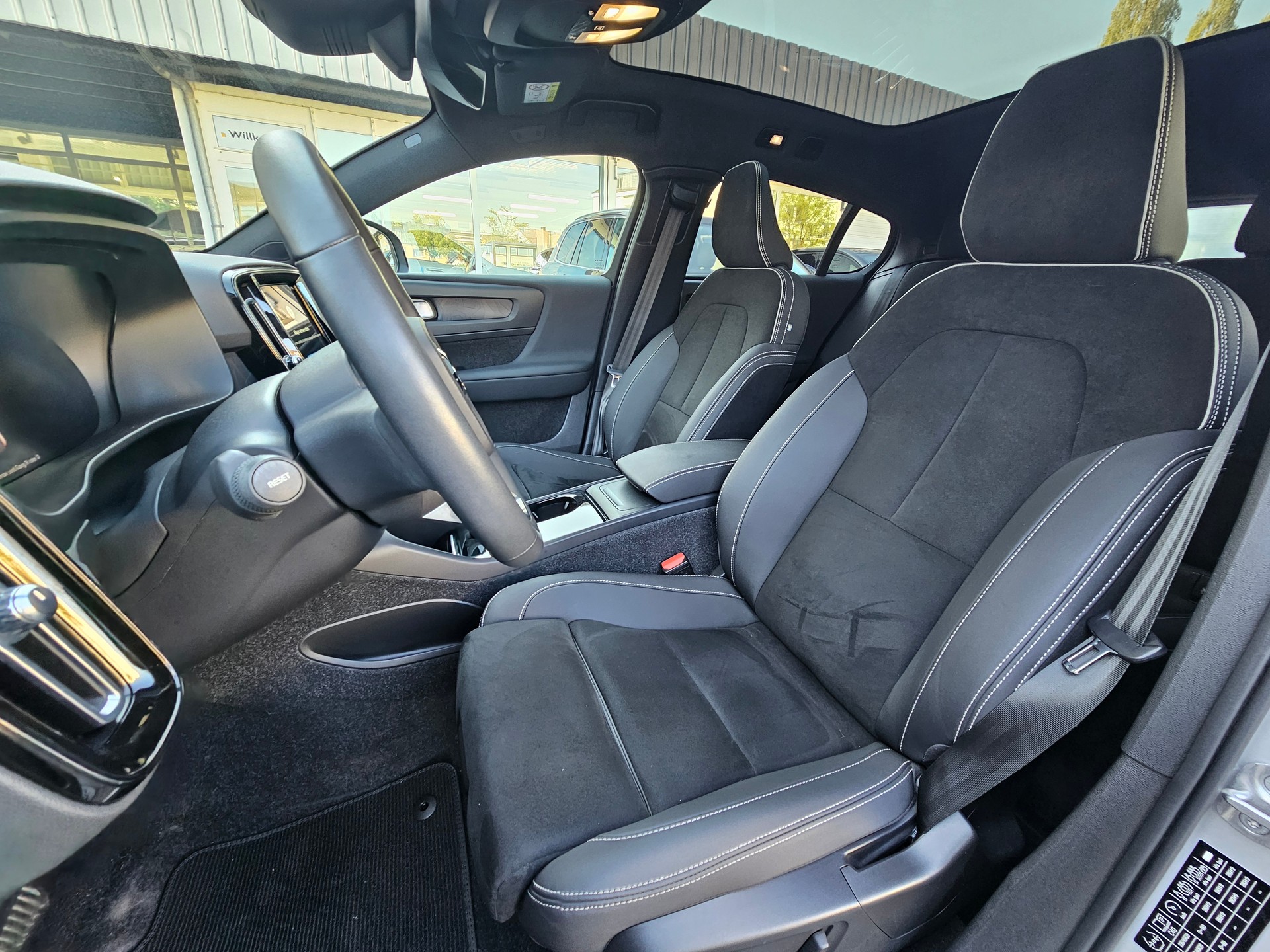 VOLVO C40 P8 Twin Recharge AWD-image-7