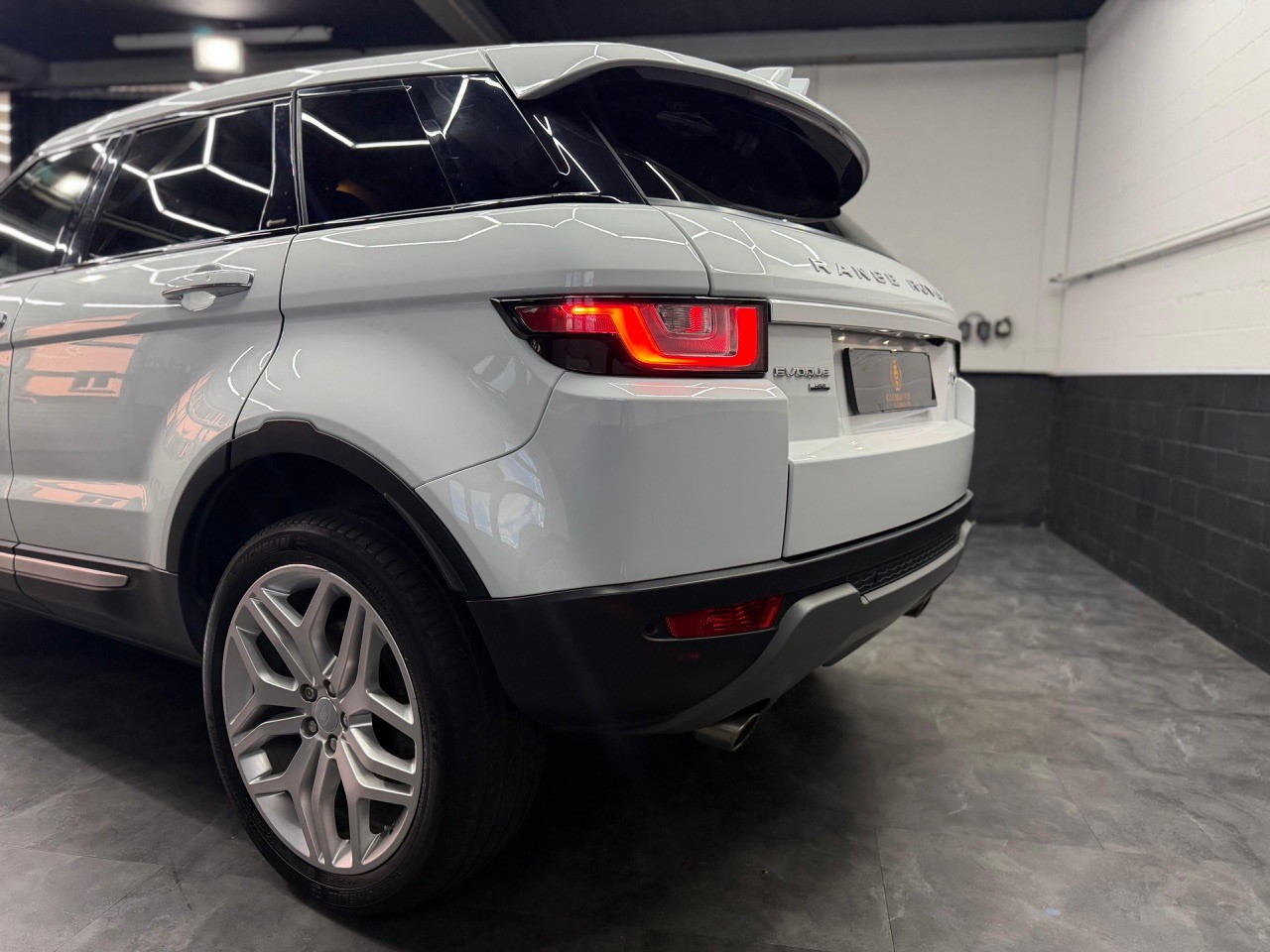LAND ROVER Range Rover Evoque 2.0 TD4 HSE AT9-image-3
