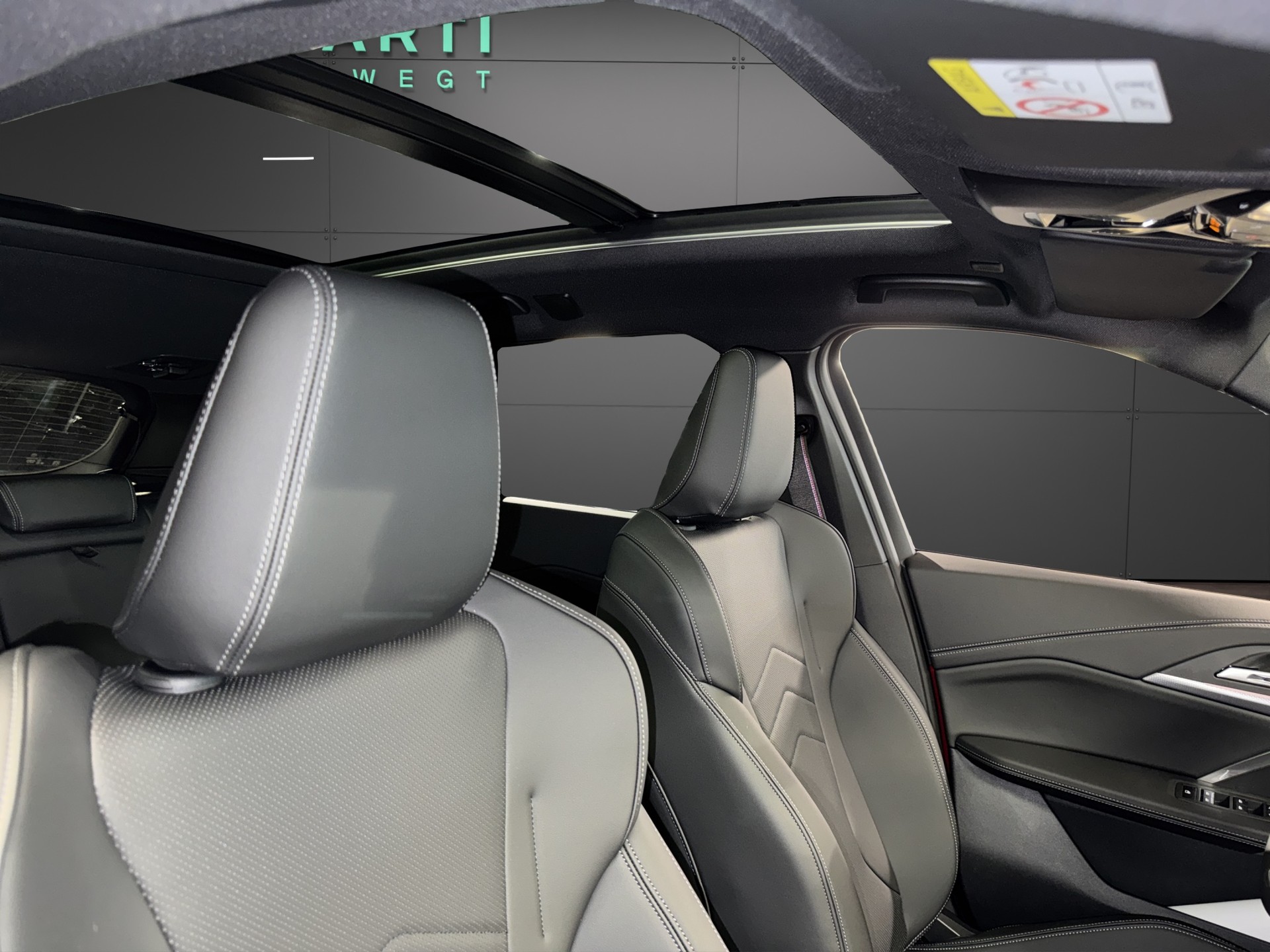 BMW iX1 30 xDrive-image-20