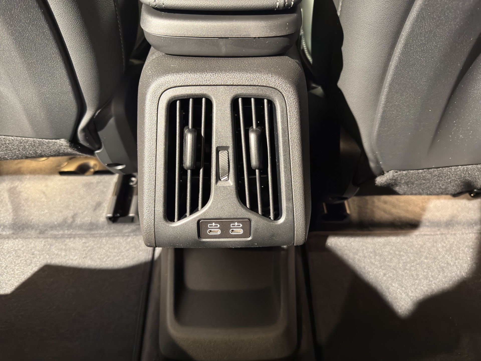 BMW iX1 30 xDrive-image-9